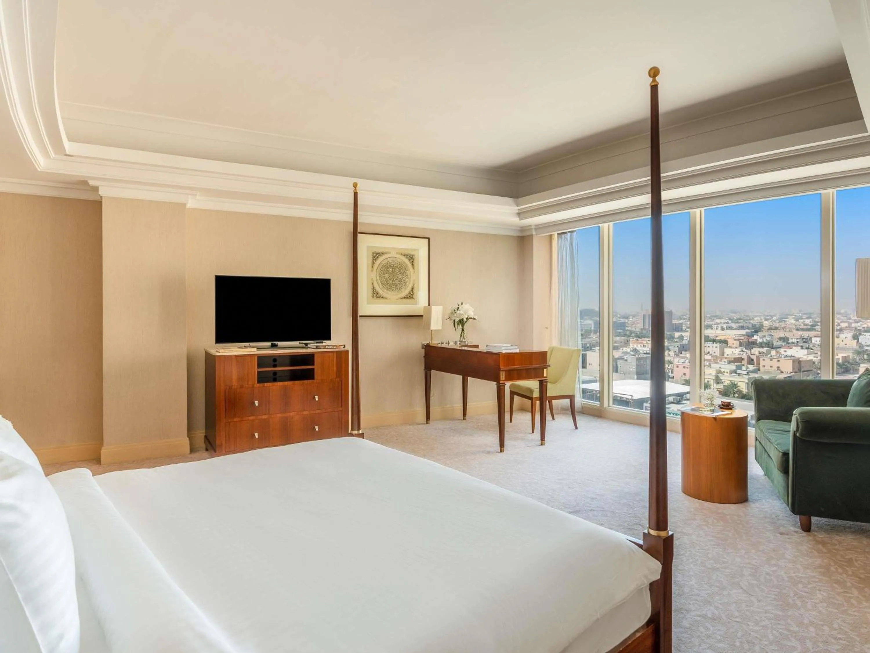 Bedroom, Bed in Mövenpick Hotel Al Khobar