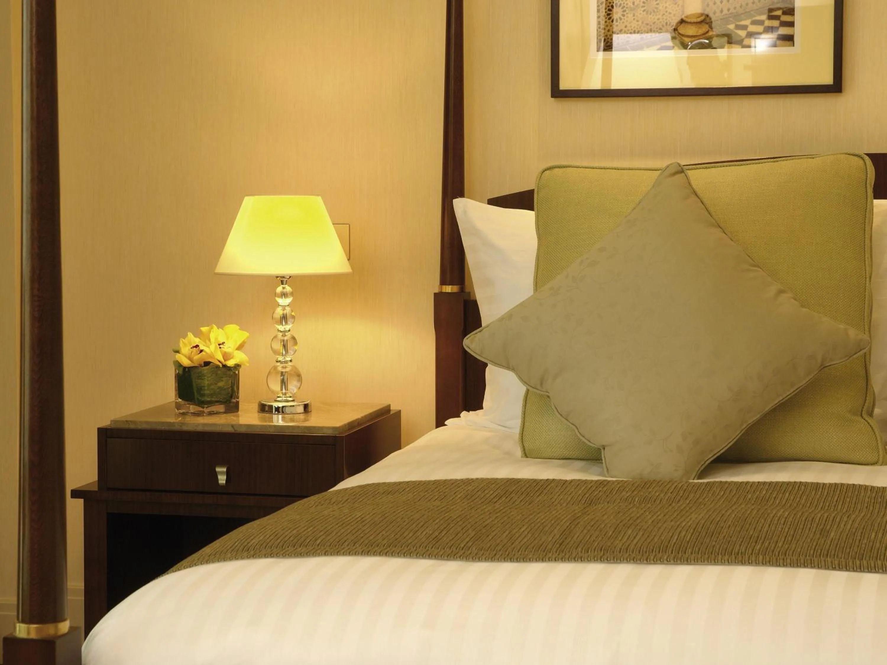 Bedroom, Bed in Mövenpick Hotel Al Khobar