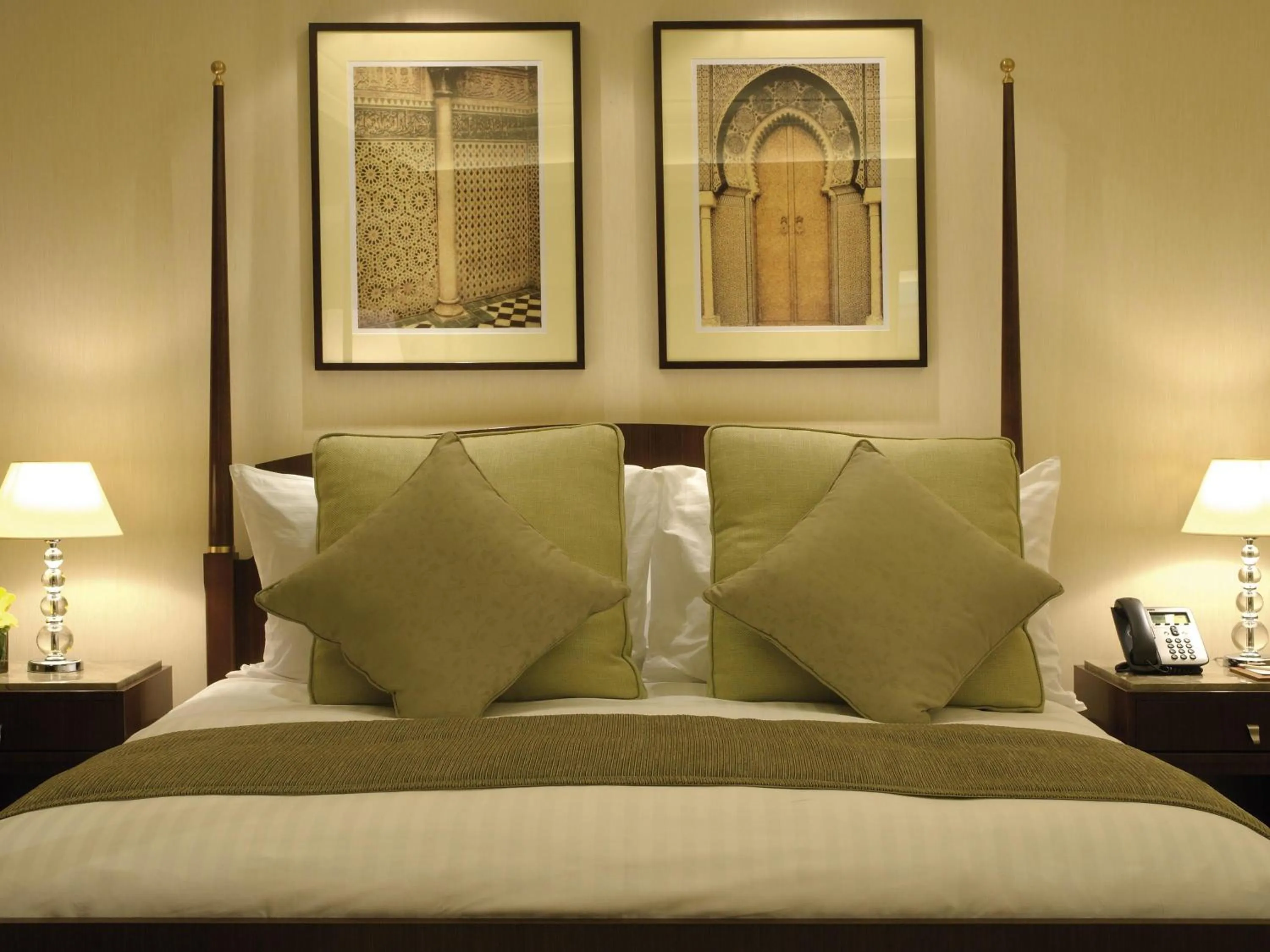 Bedroom, Bed in Mövenpick Hotel Al Khobar