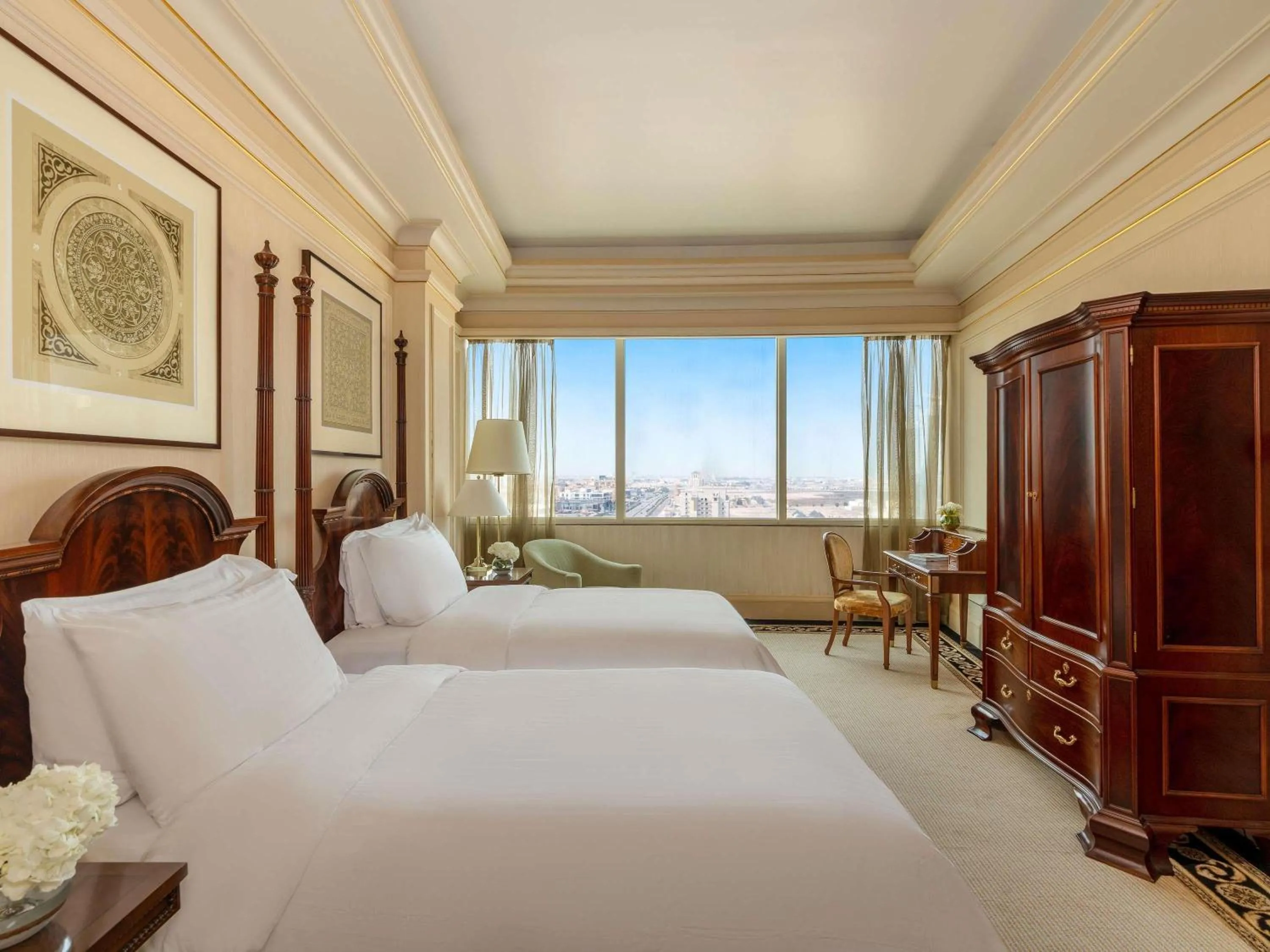 Bedroom, Bed in Mövenpick Hotel Al Khobar