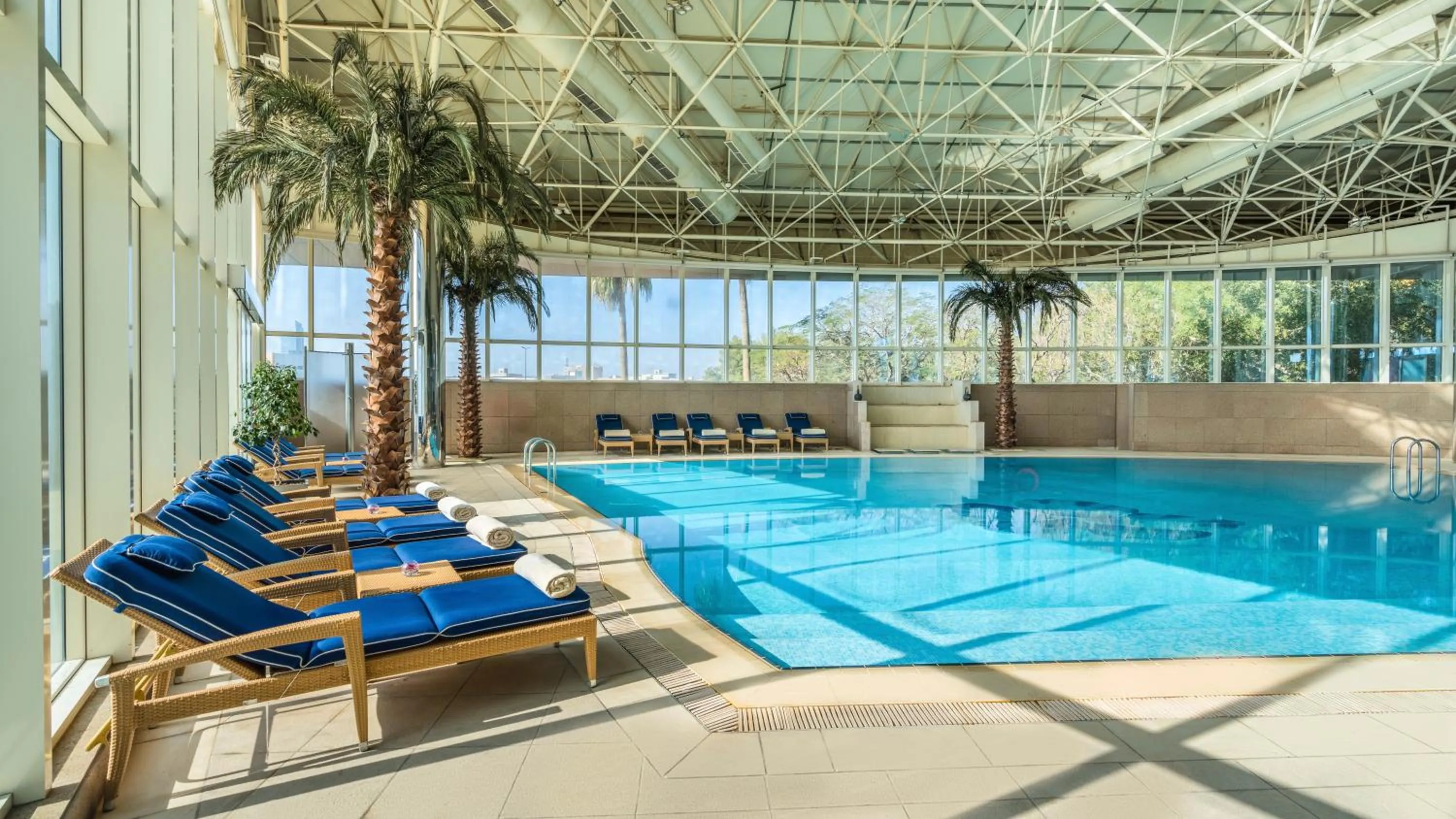 Swimming pool in Mövenpick Hotel Al Khobar