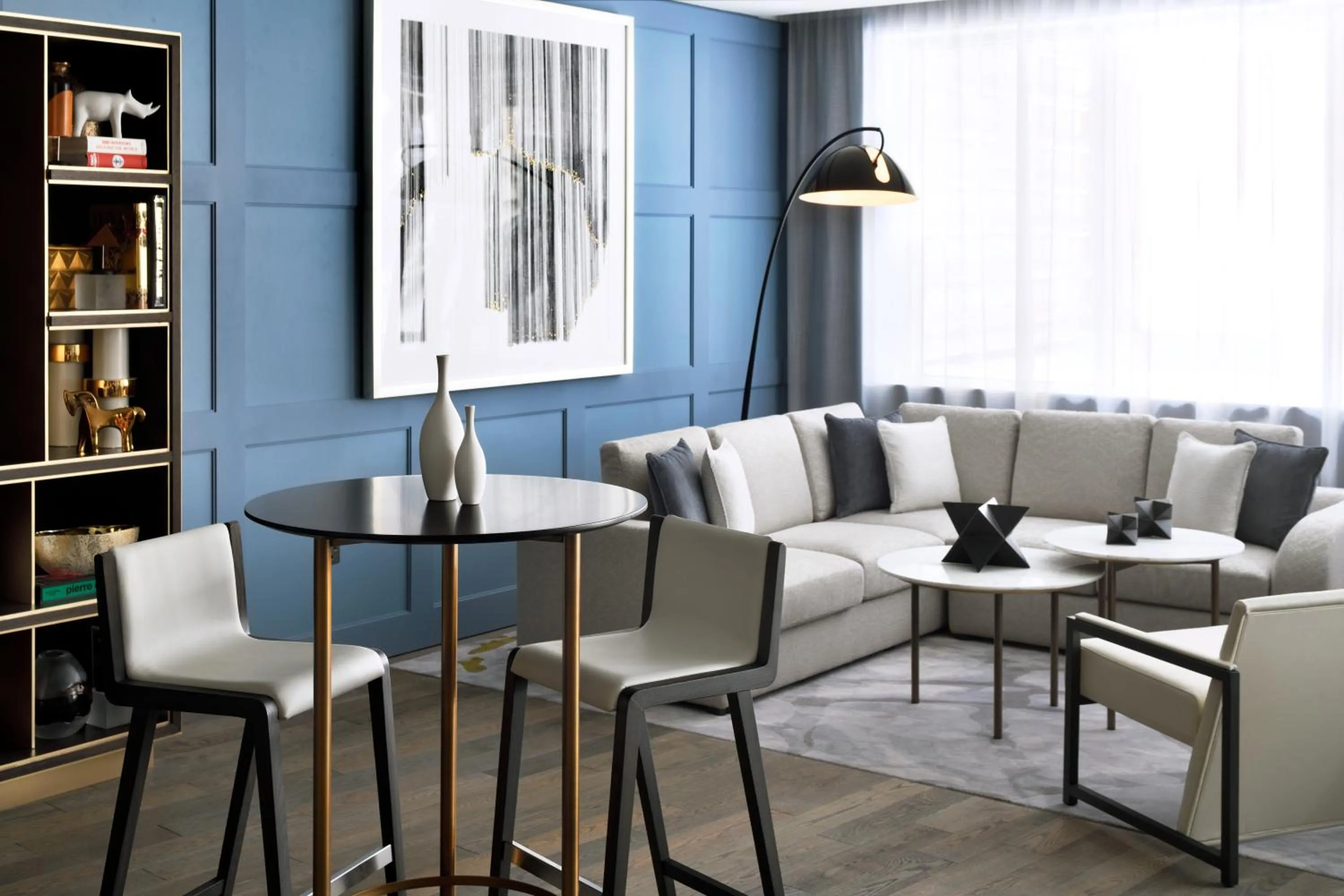 Lounge or bar in Address Downtown