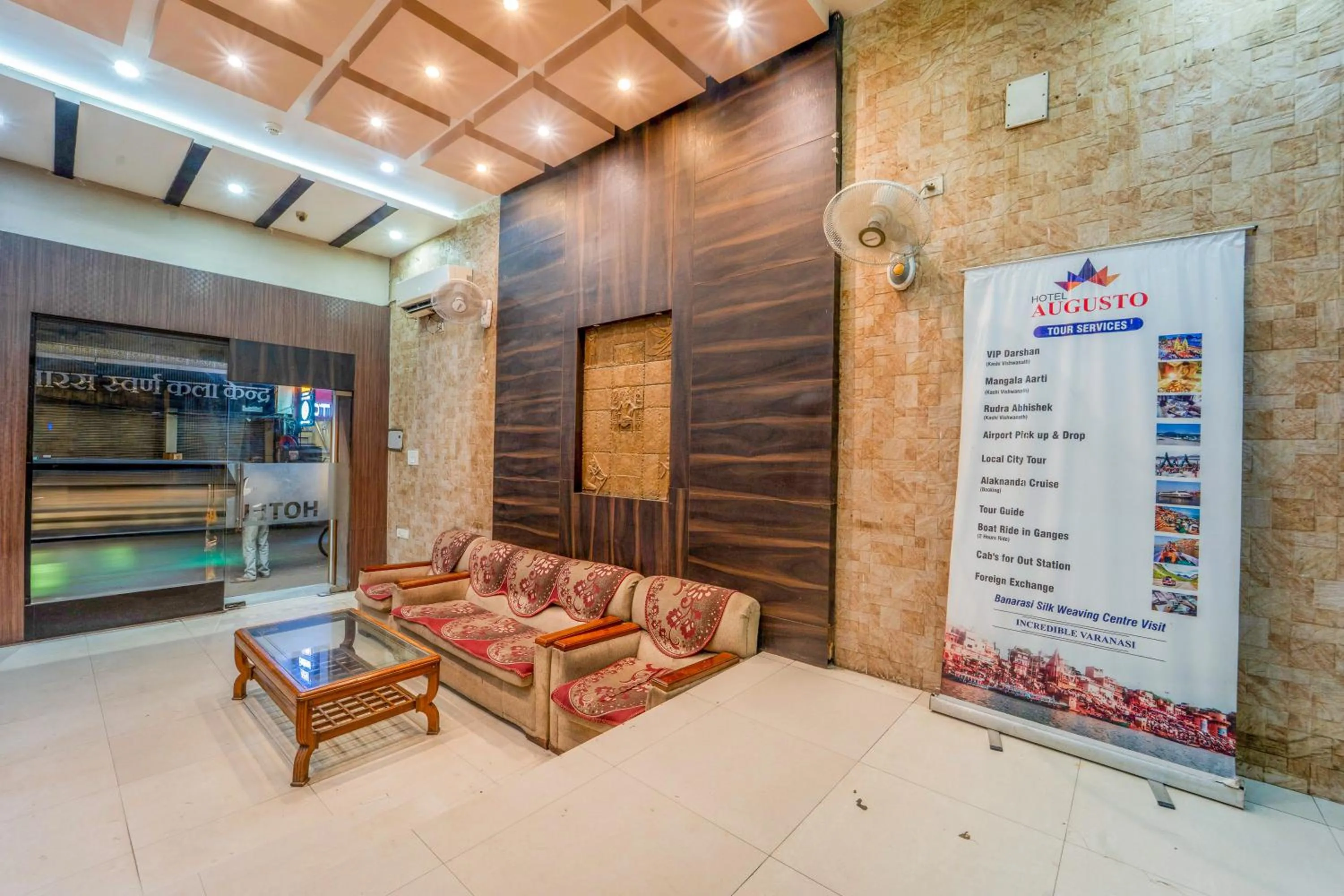 Lobby or reception in HOTEL AUGUSTO