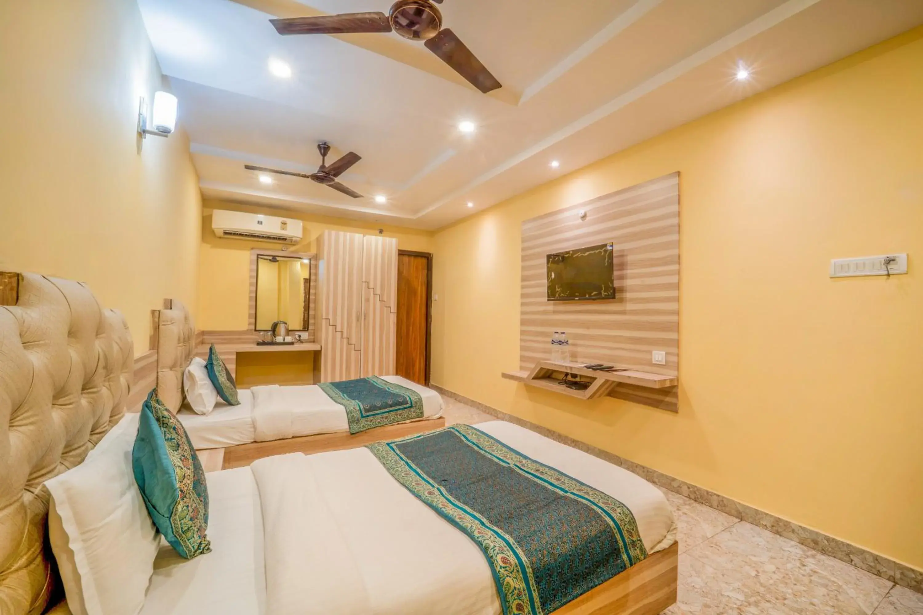 Deluxe Double or Twin Room in HOTEL AUGUSTO Deluxe Double or Twin Room in HOTEL AUGUSTO