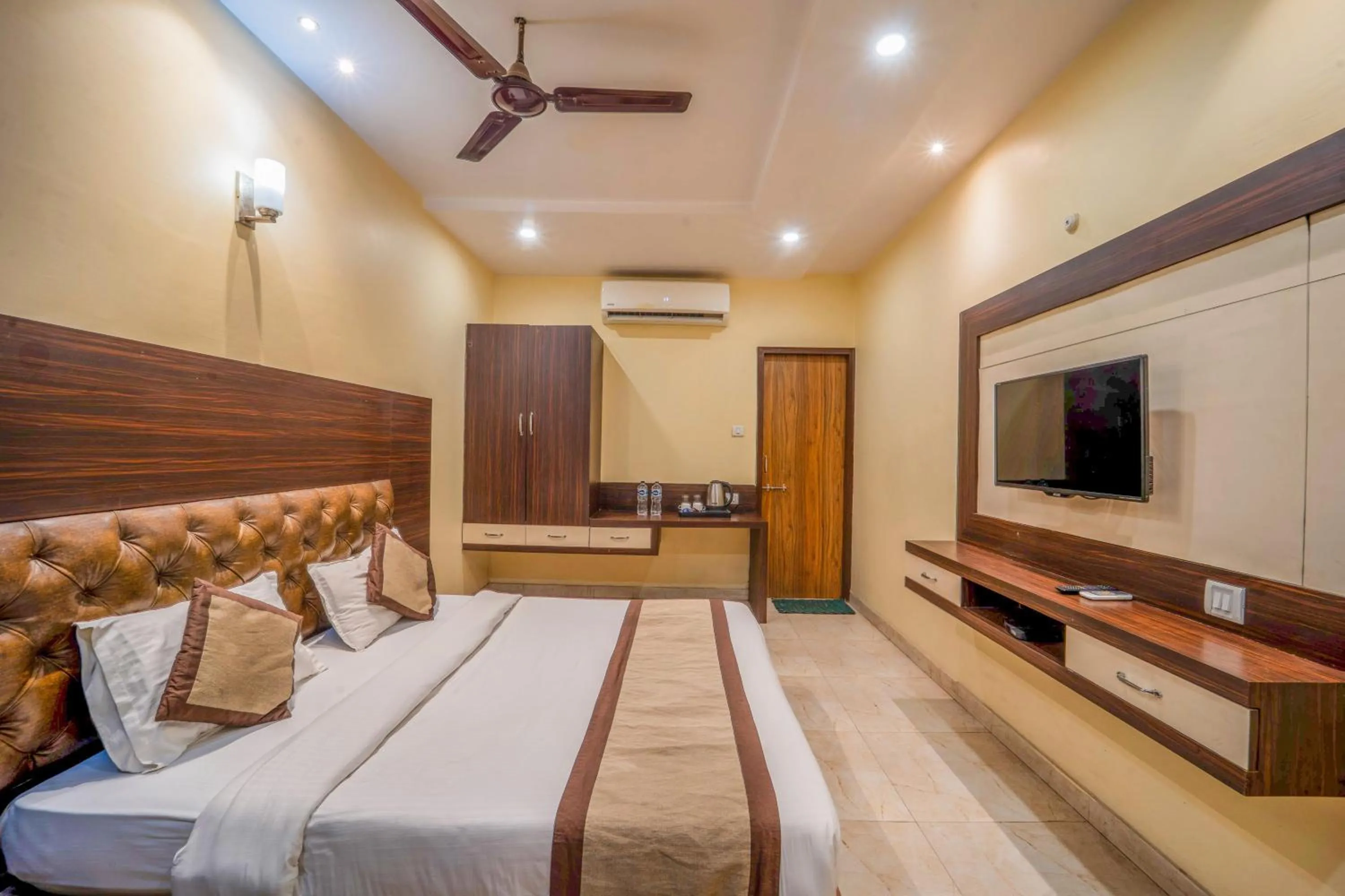 Bed in HOTEL AUGUSTO