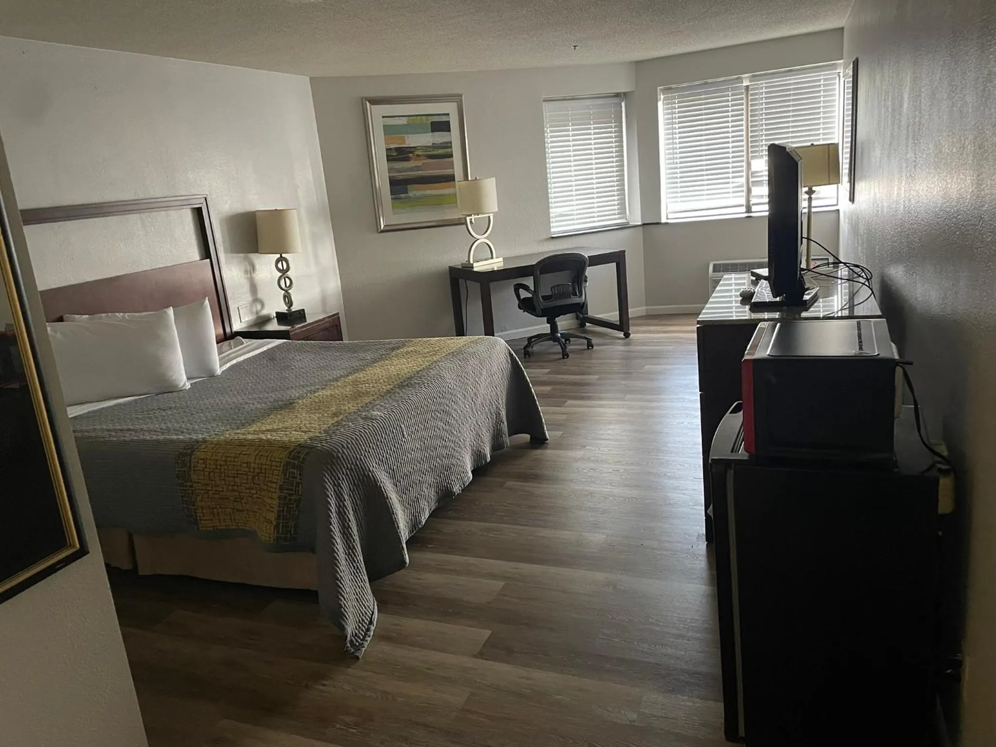 Bed in Apm Inn & Suites