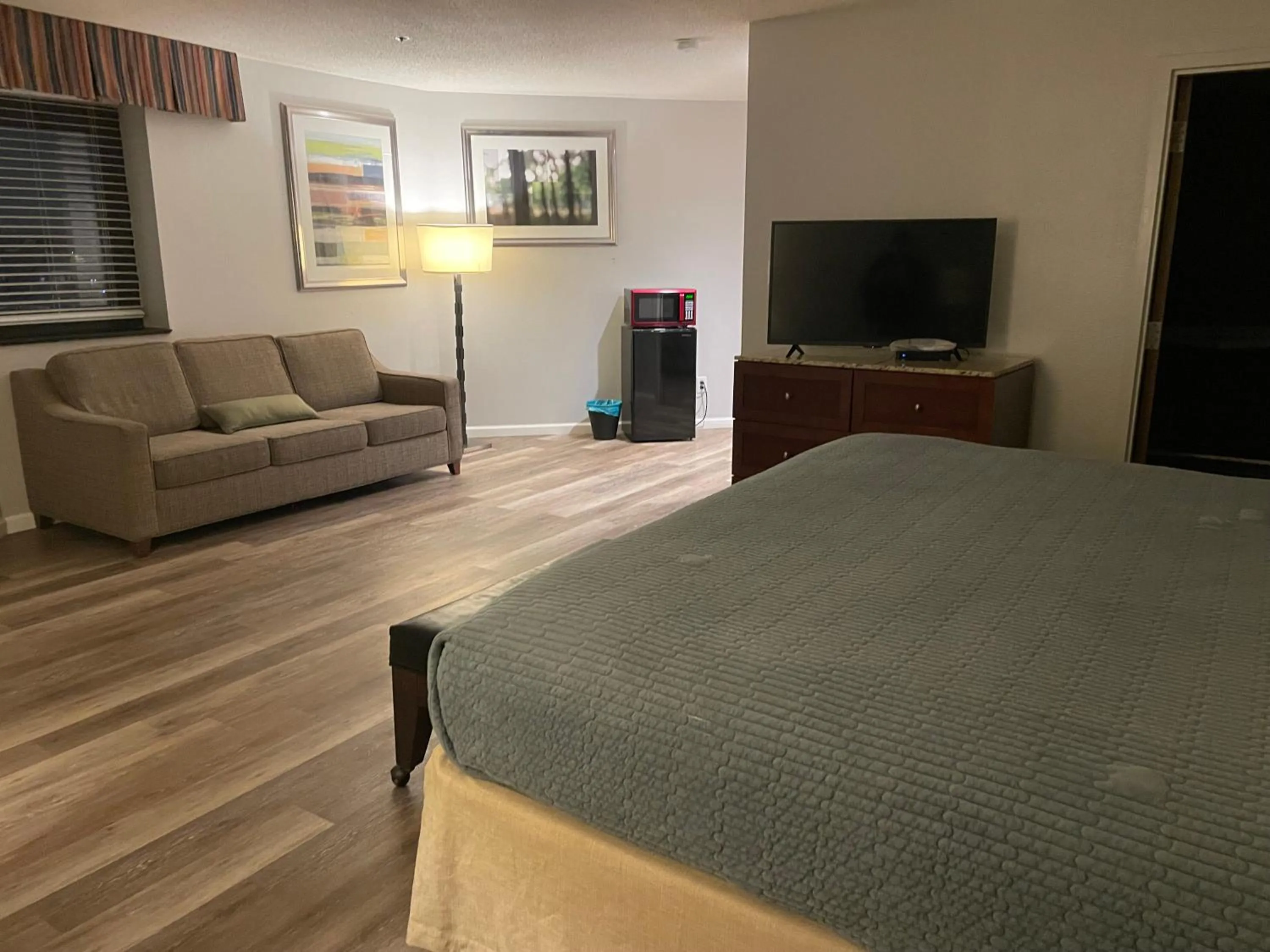 Bed in Apm Inn & Suites