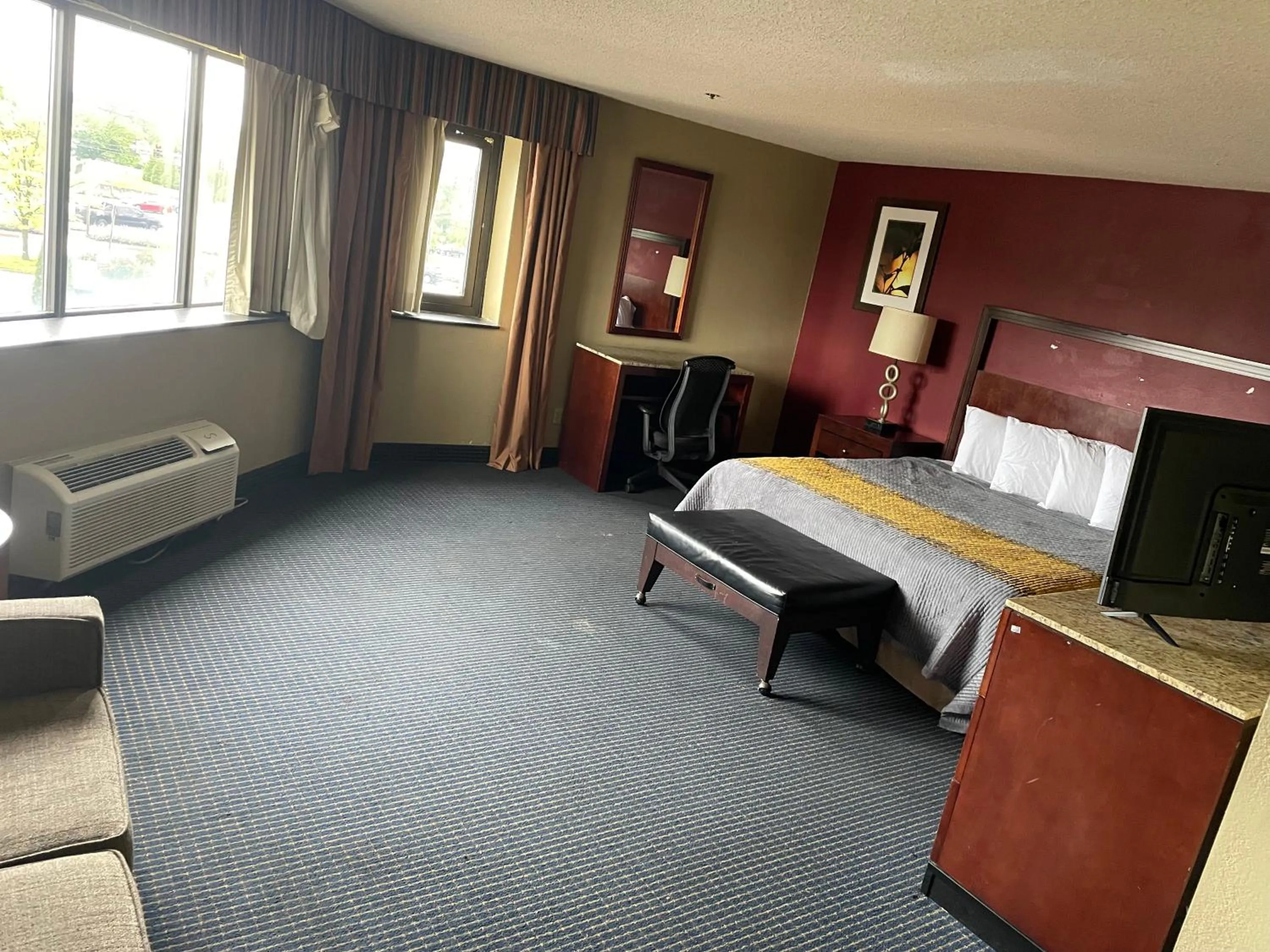 Bed in Apm Inn & Suites