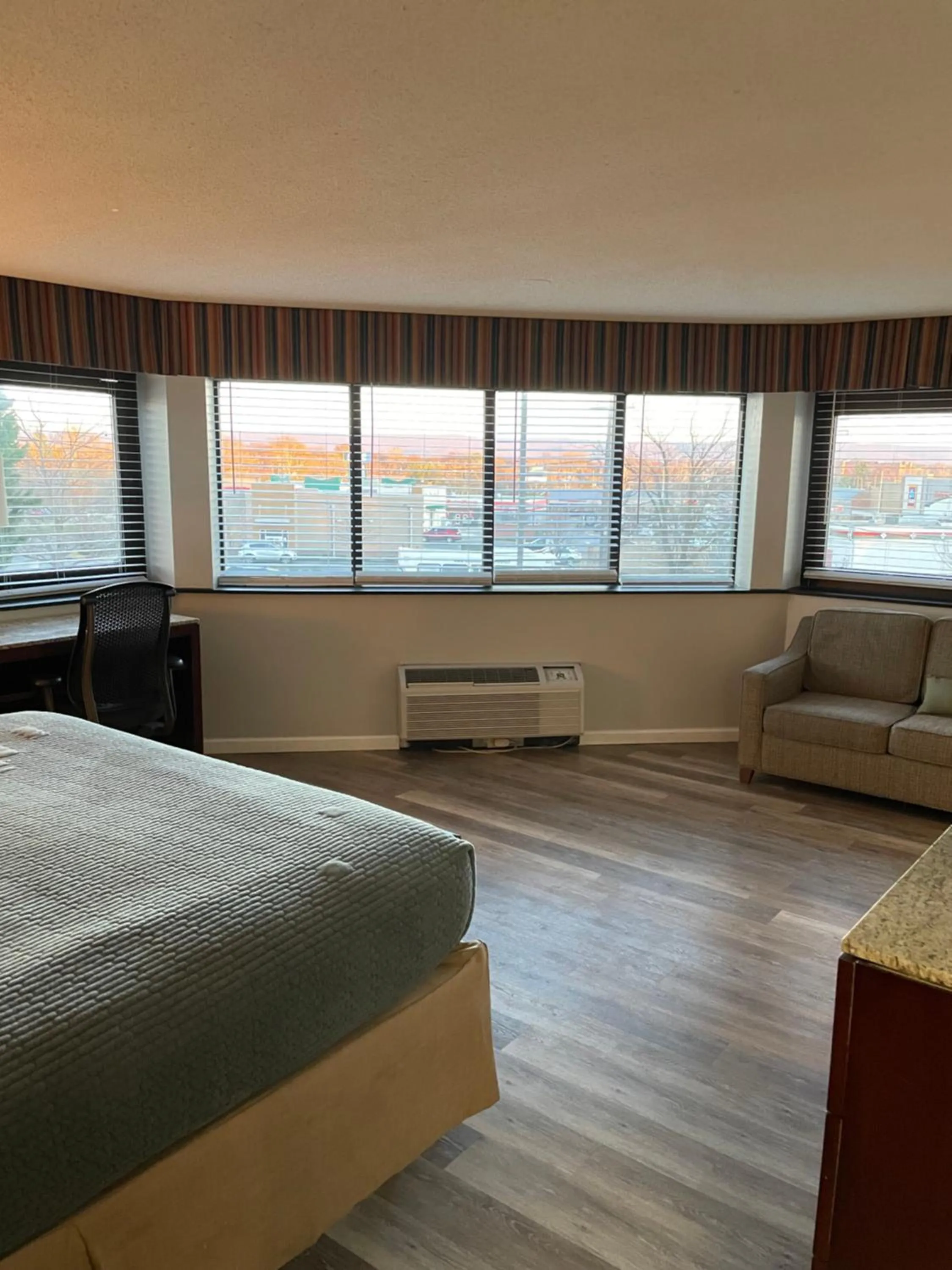 Bed in Apm Inn & Suites