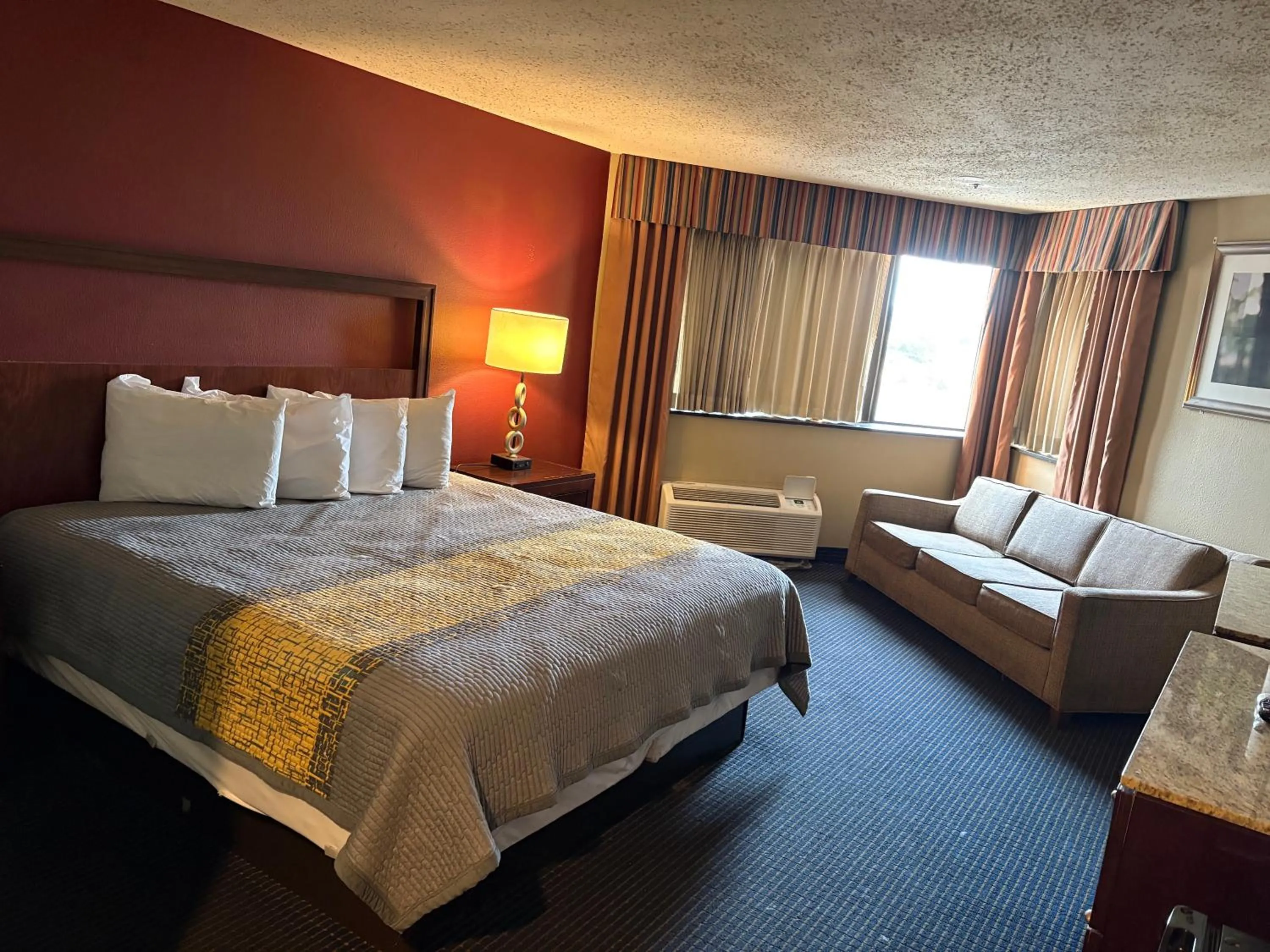 Bed in Apm Inn & Suites