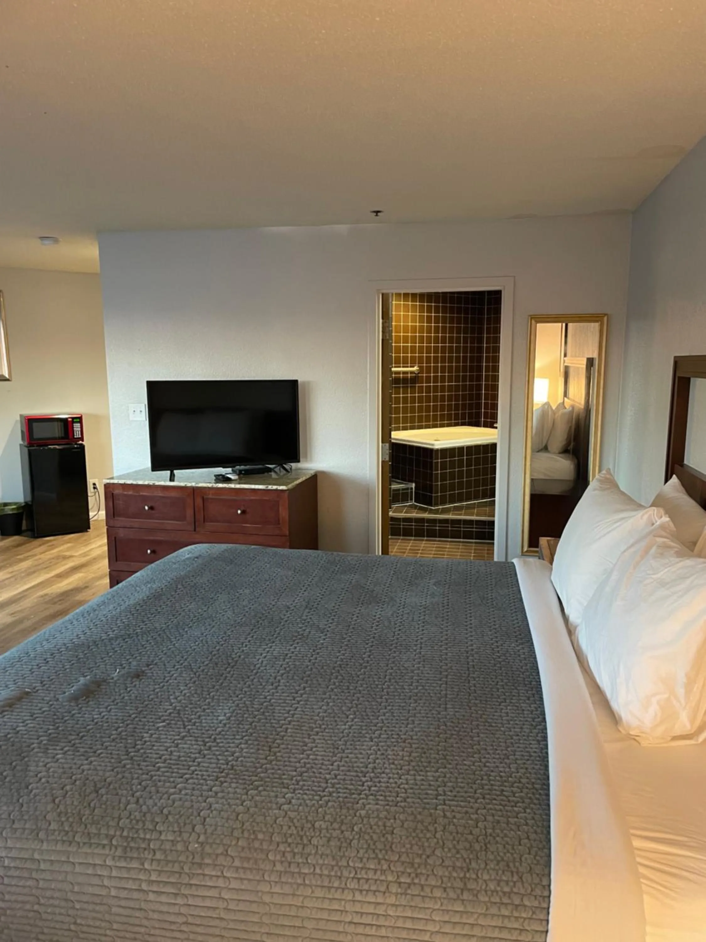 Bed in Apm Inn & Suites