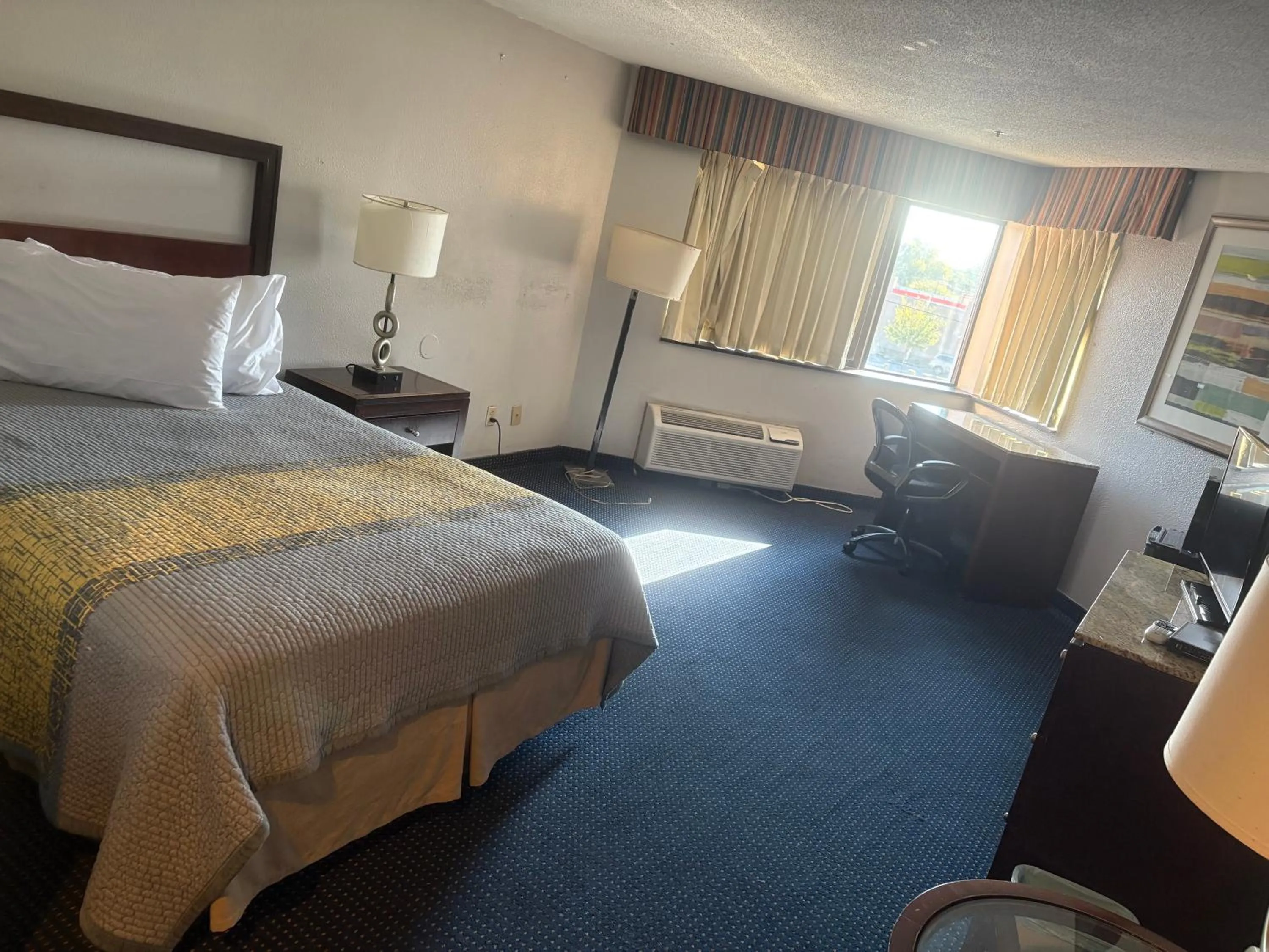 Bed in Apm Inn & Suites