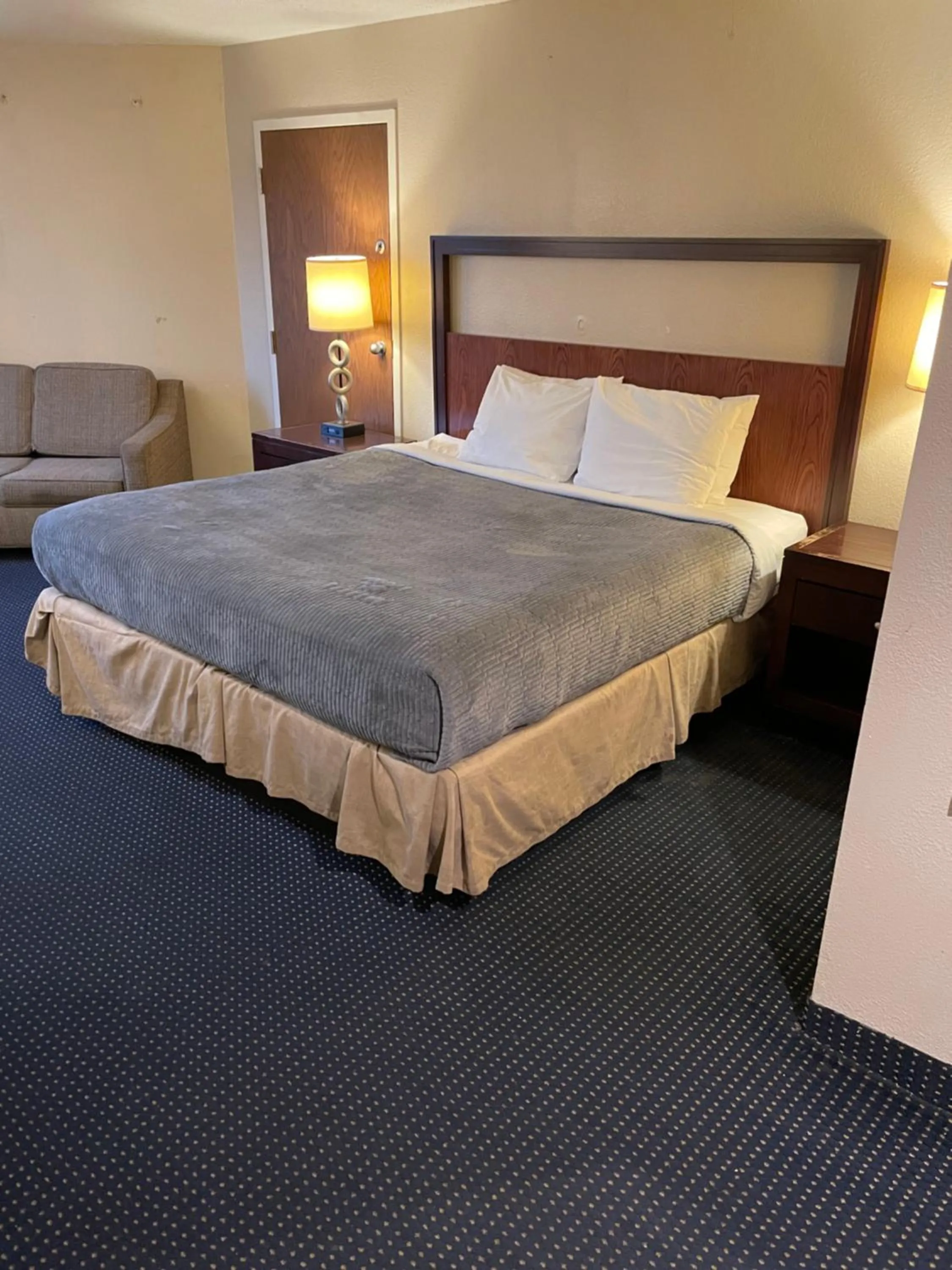 Bed in Apm Inn & Suites