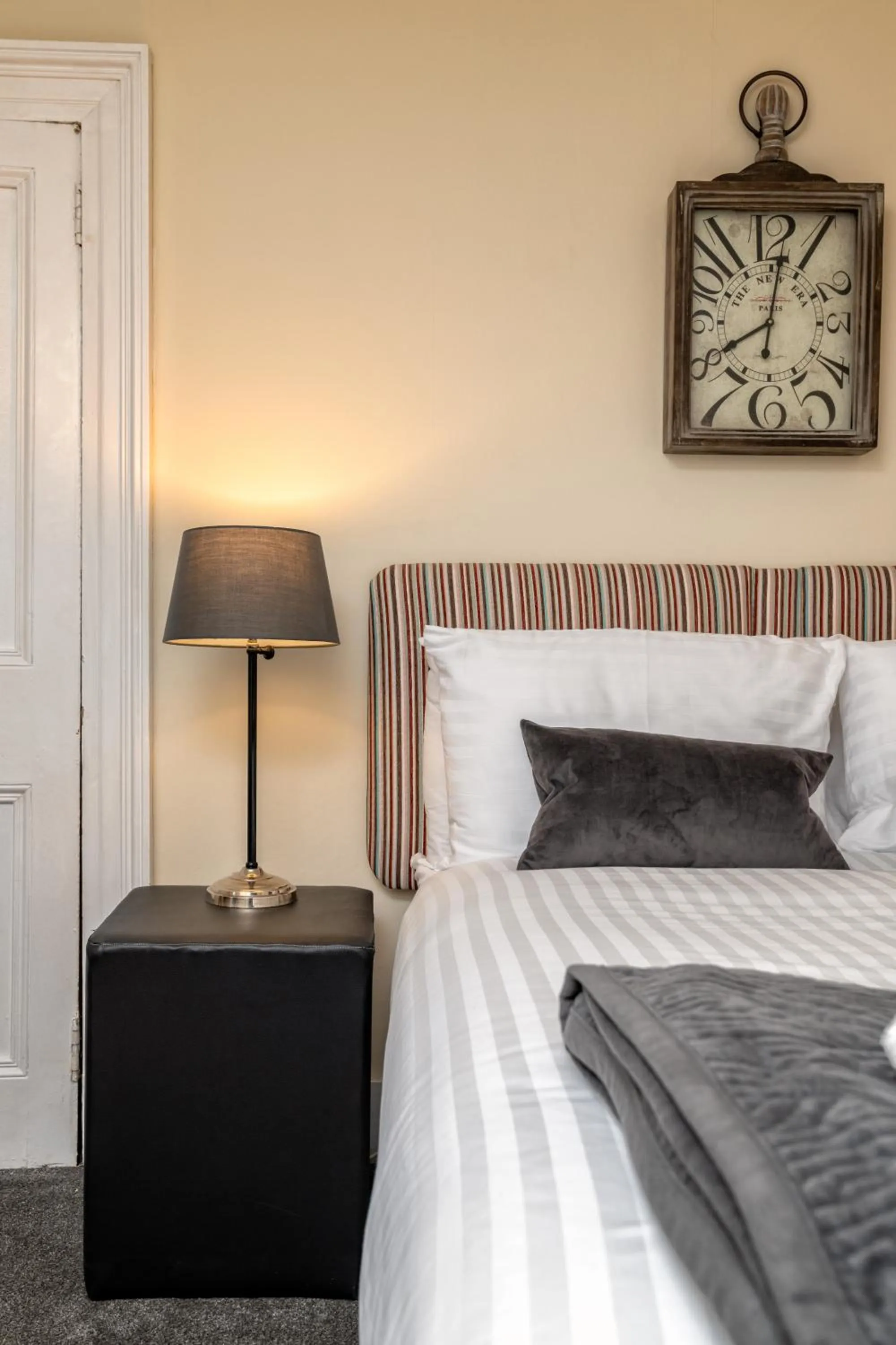 Bed in The Green Inn Rooms