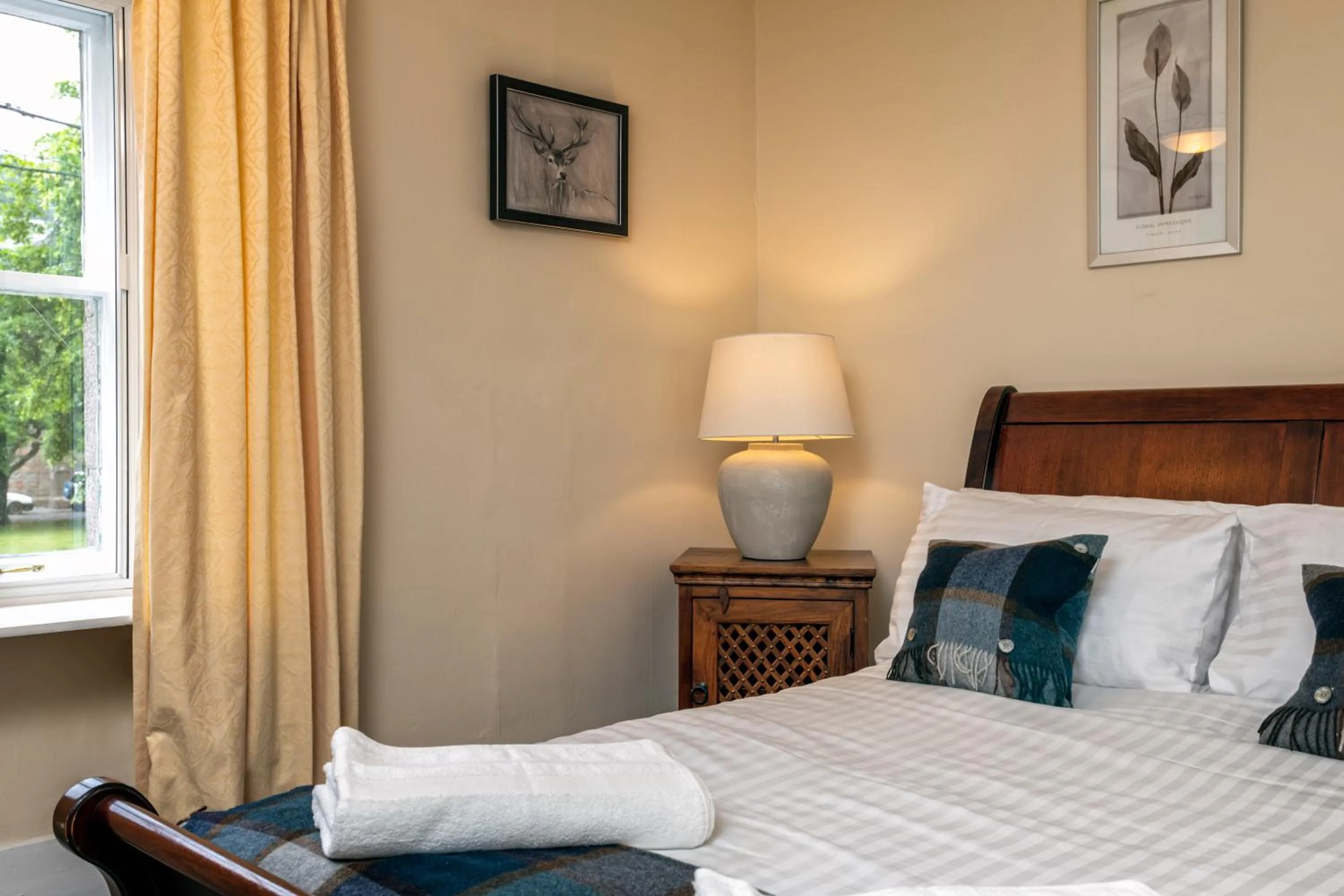 Bed in The Green Inn Rooms