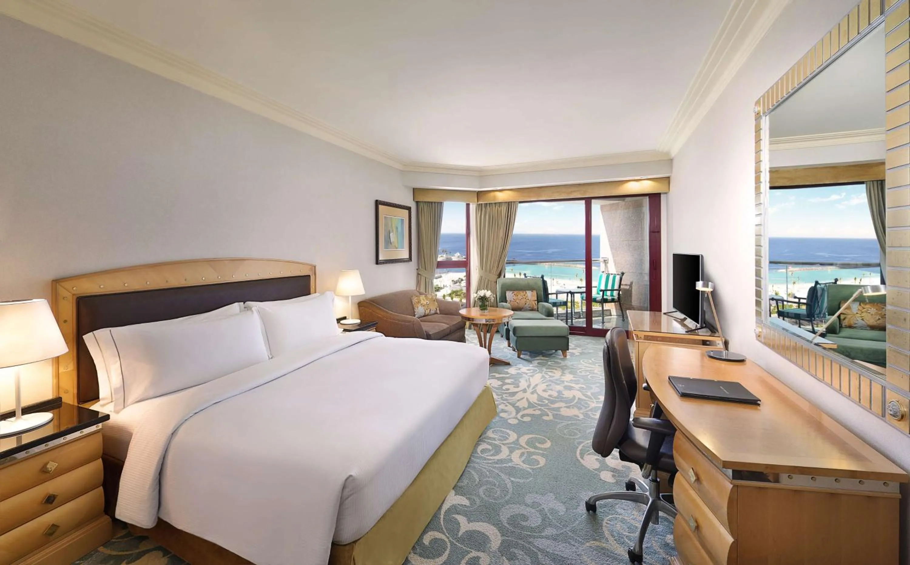 Bedroom, Bed in Jeddah Hilton