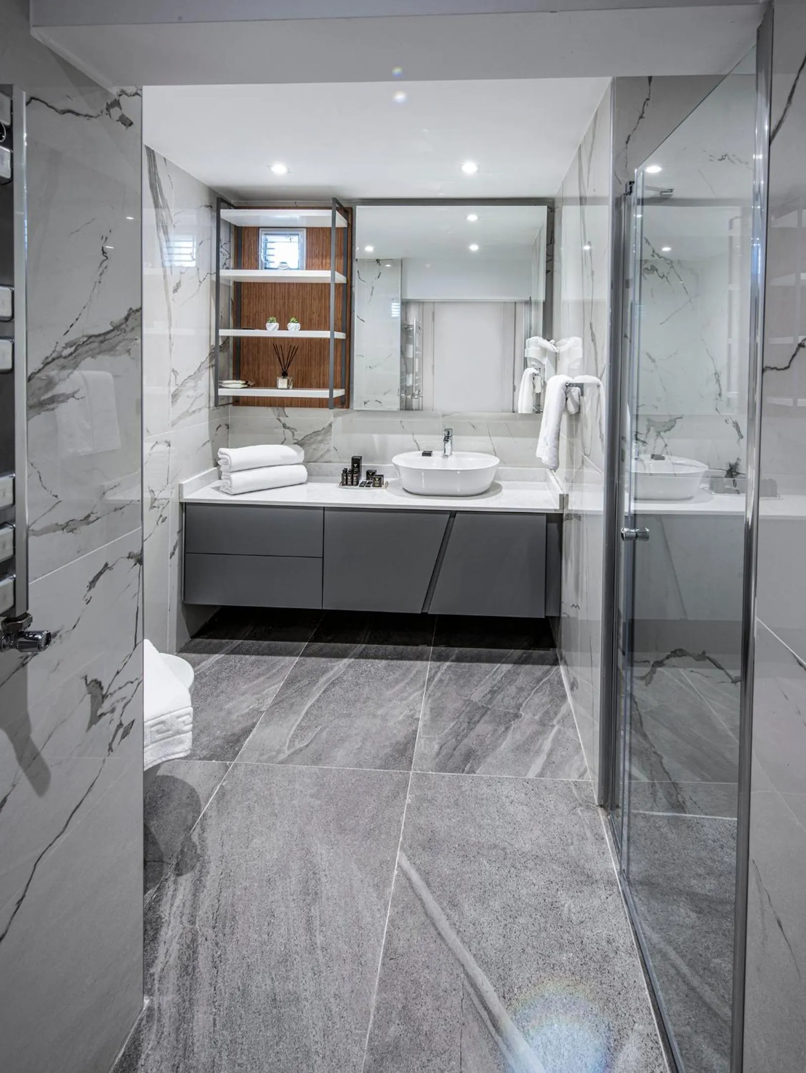 Bathroom in Valente Suites&Hotel