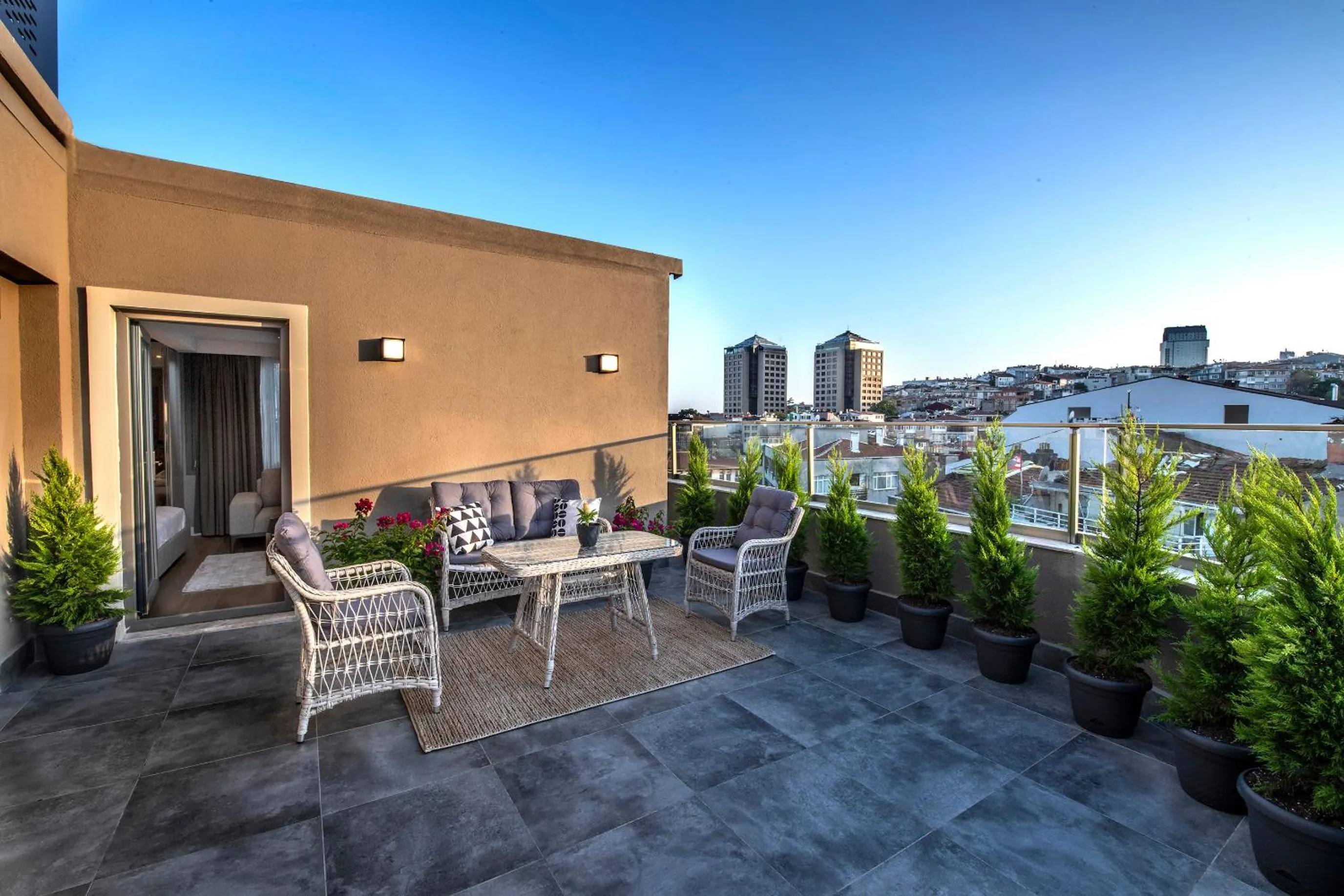 Balcony/Terrace in Valente Suites&Hotel
