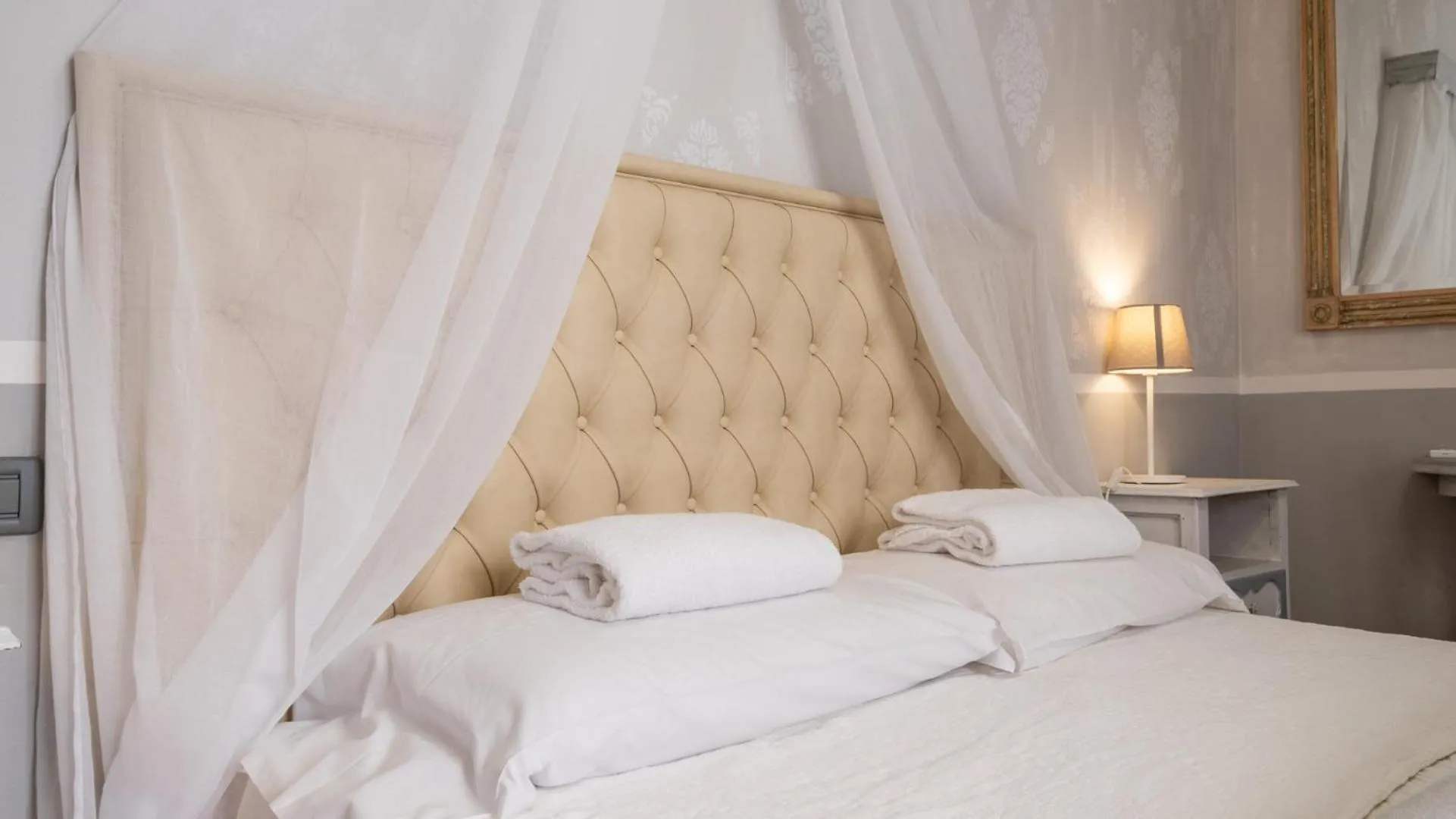 Bedroom, Bed in Il Castagnolo Country B&B