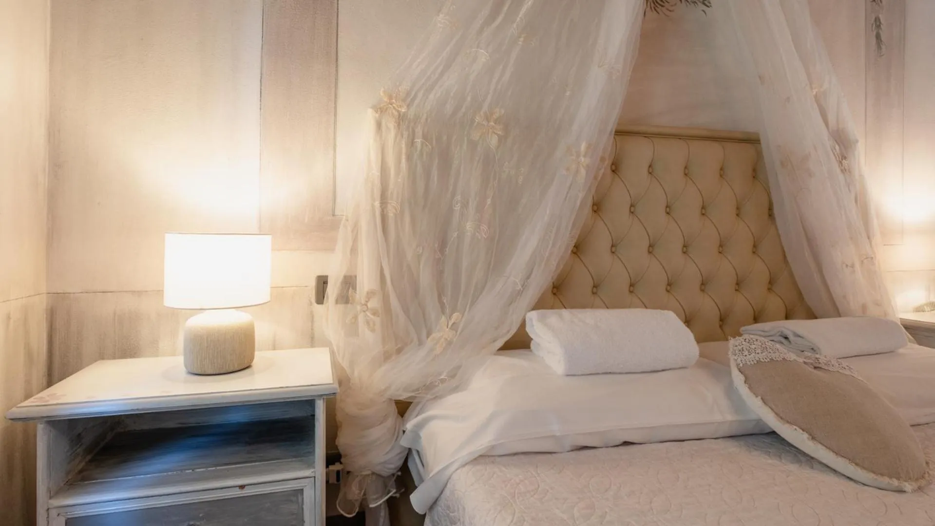 Bedroom, Bed in Il Castagnolo Country B&B