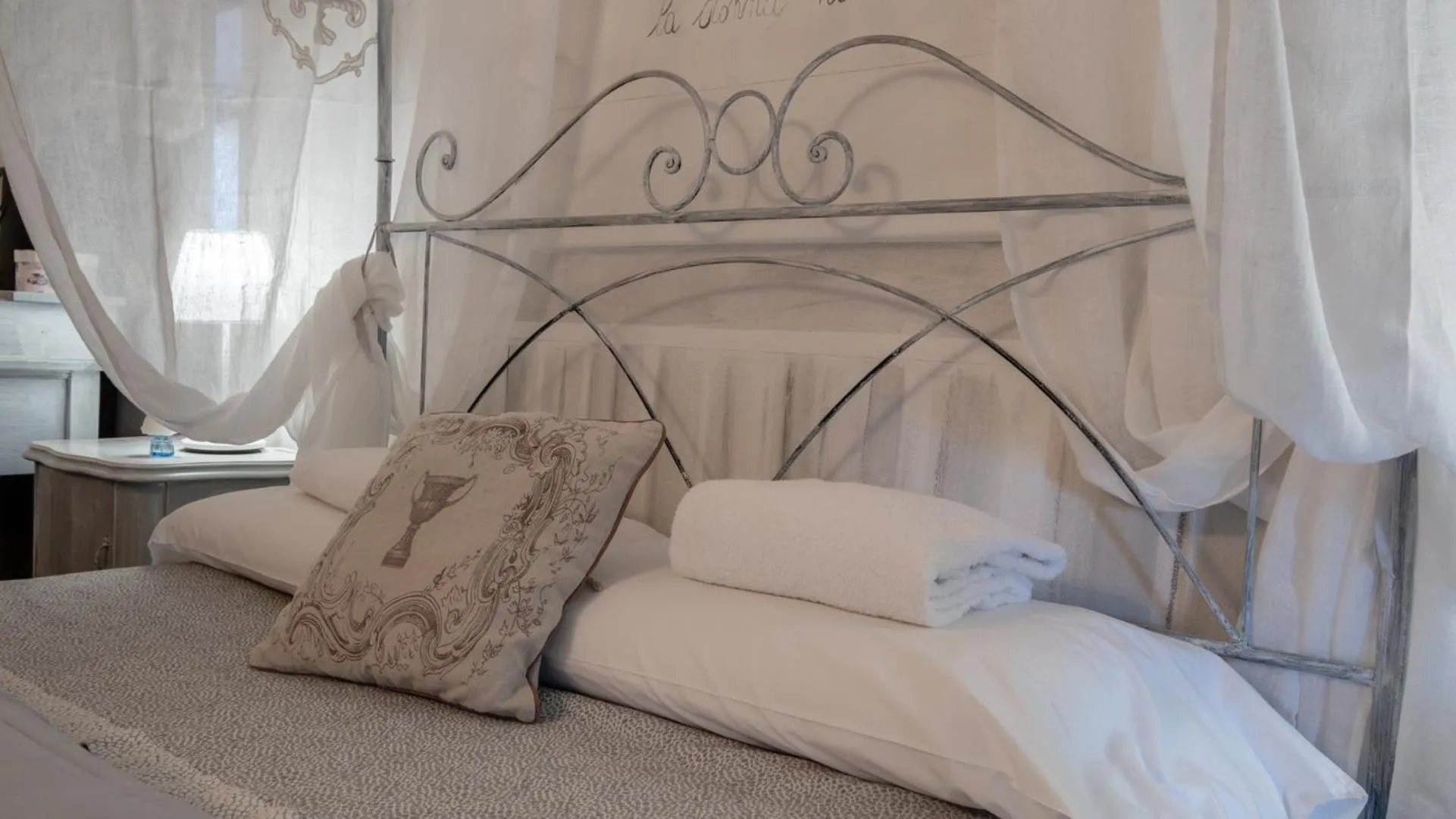 Bedroom, Bed in Il Castagnolo Country B&B