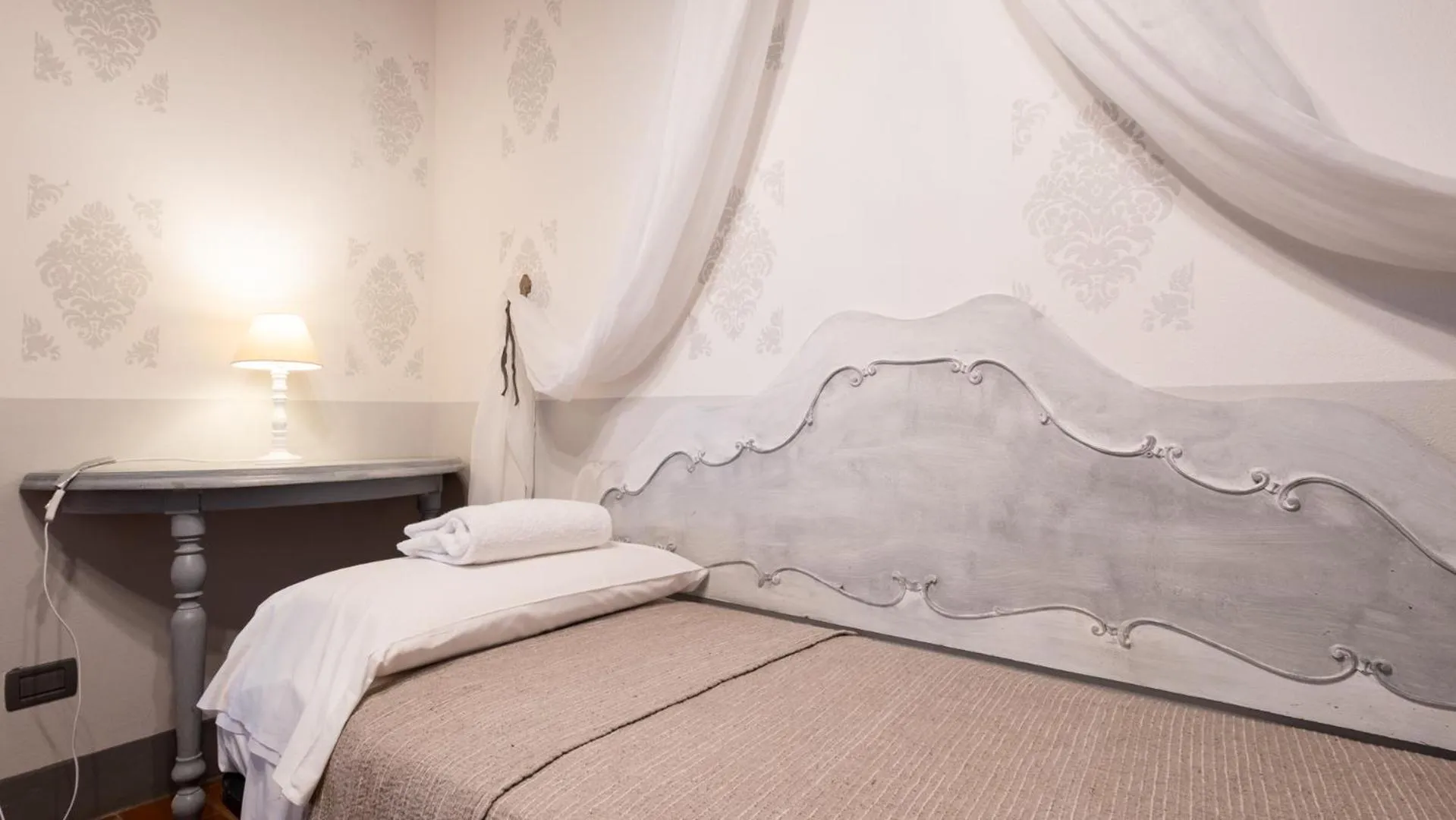 Bedroom, Bed in Il Castagnolo Country B&B