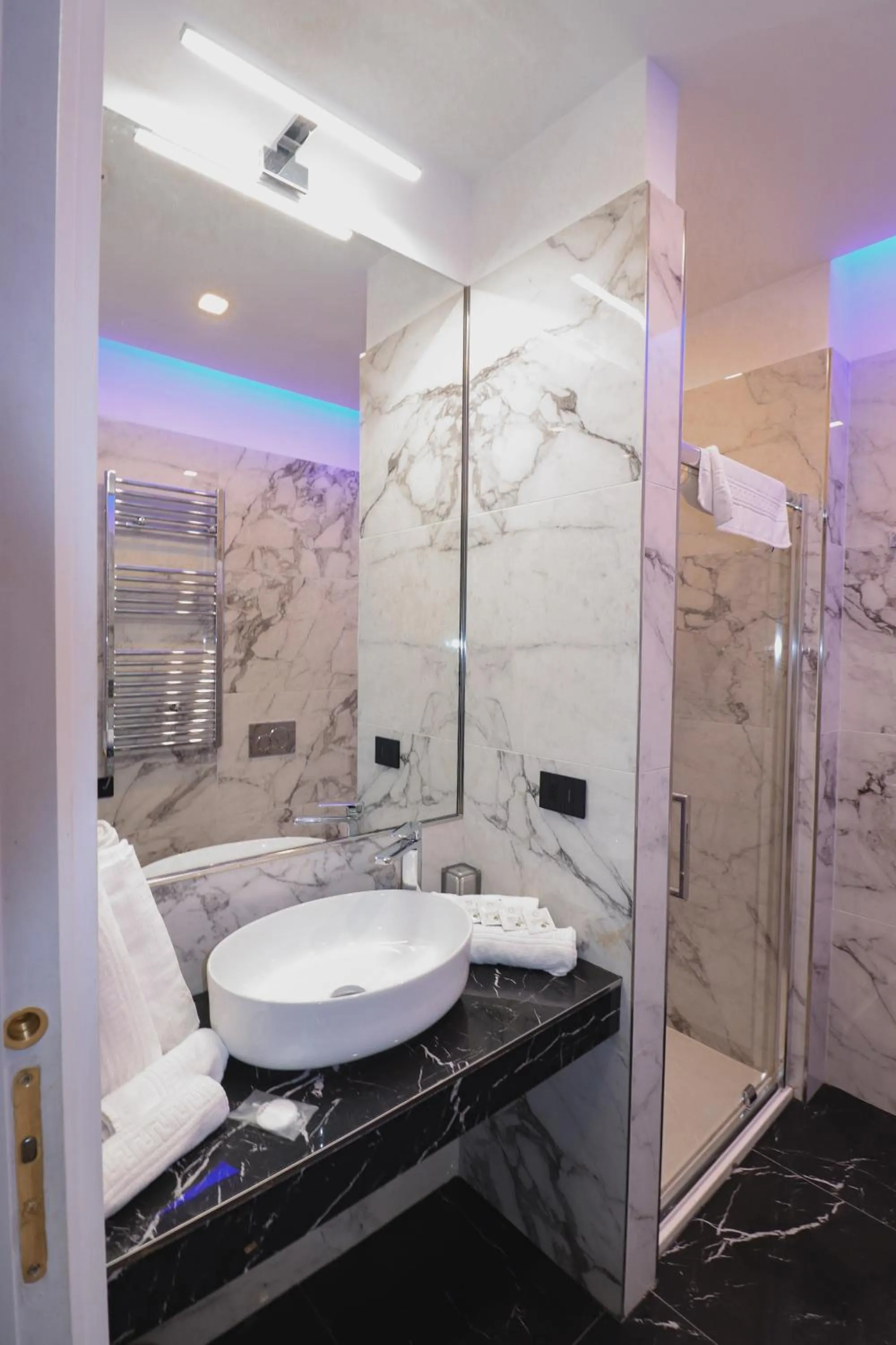 Shower in Aron Only Suites Bed and Breakfast