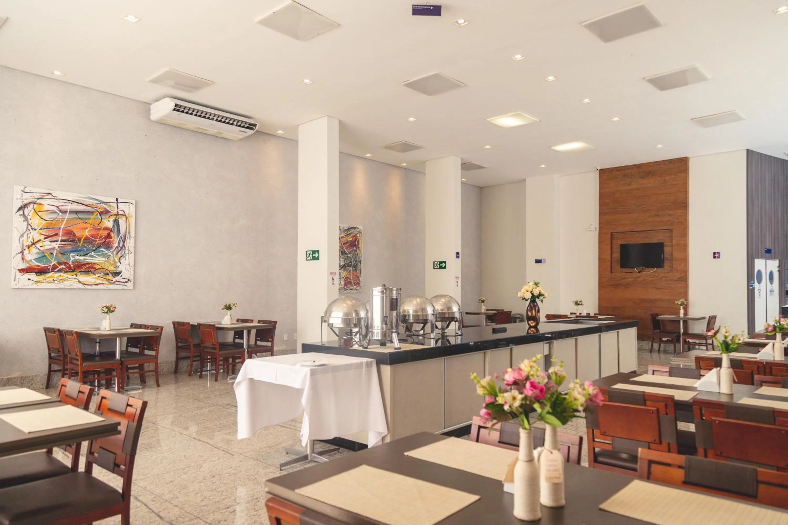 Restaurant/places to eat in Lagoon Prime Hotel