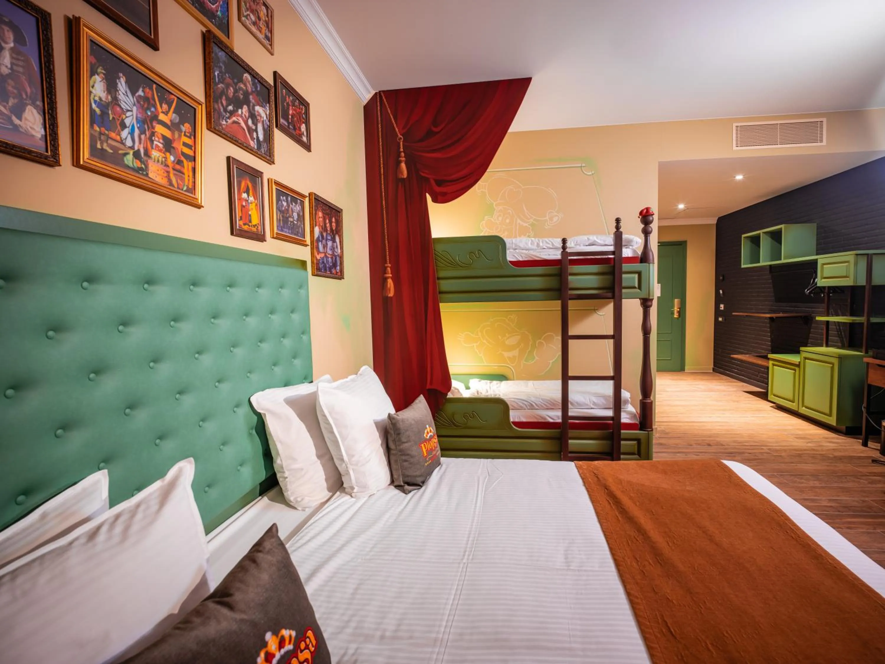 Bed in Plopsaland Theater Hotel