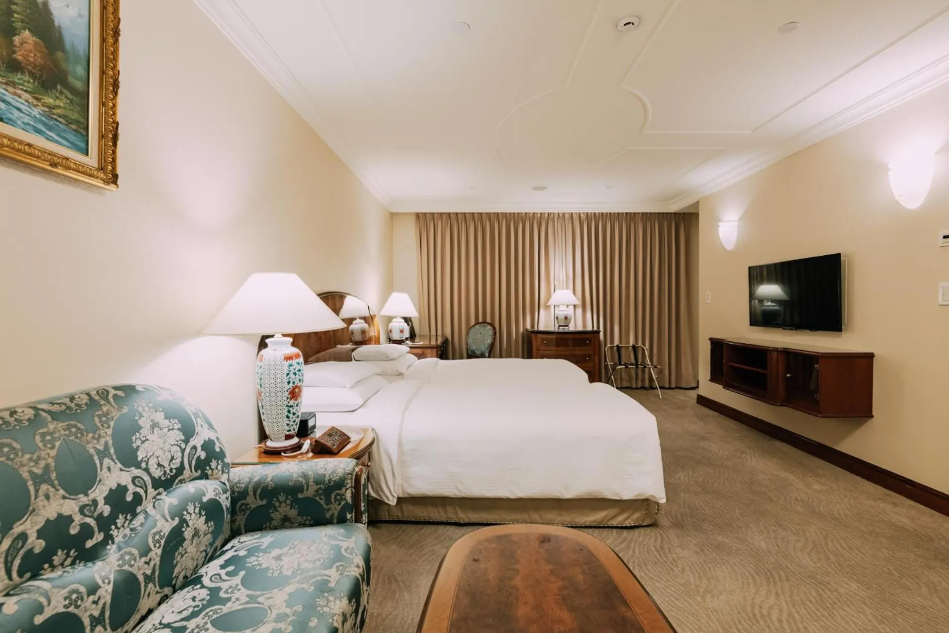 Bed in Evergreen Laurel Hotel Taipei