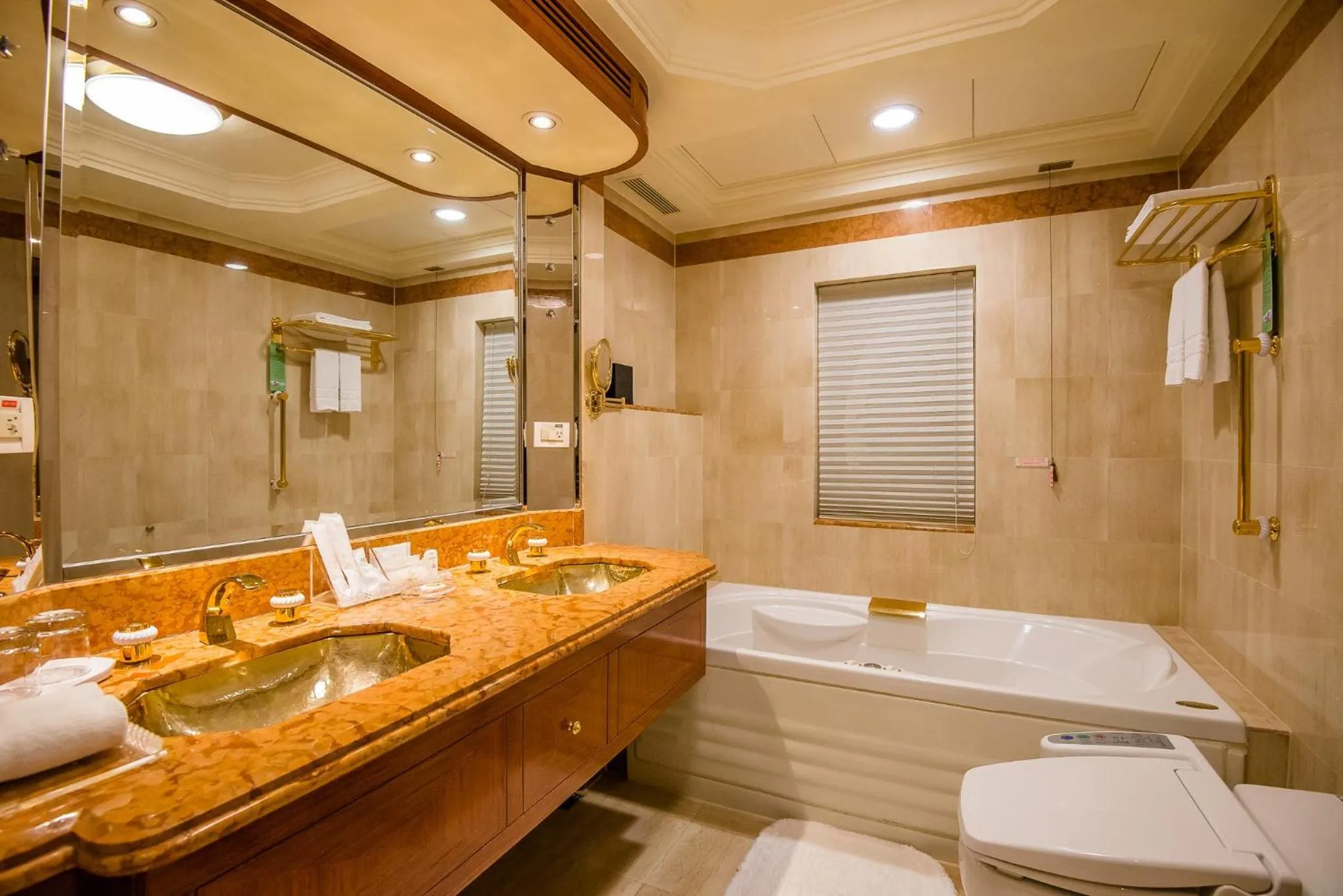 Bathroom in Evergreen Laurel Hotel Taipei