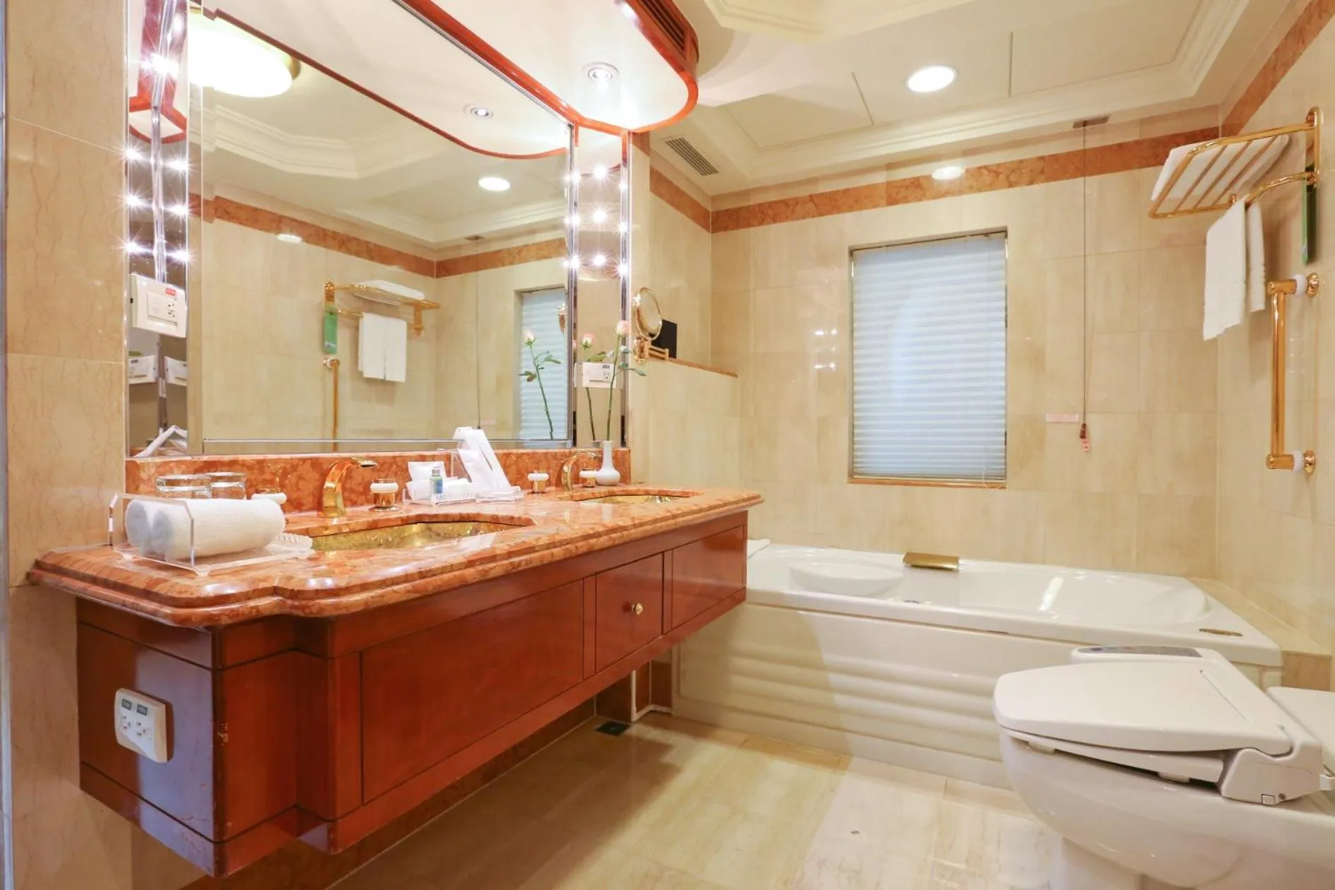 Bathroom in Evergreen Laurel Hotel Taipei