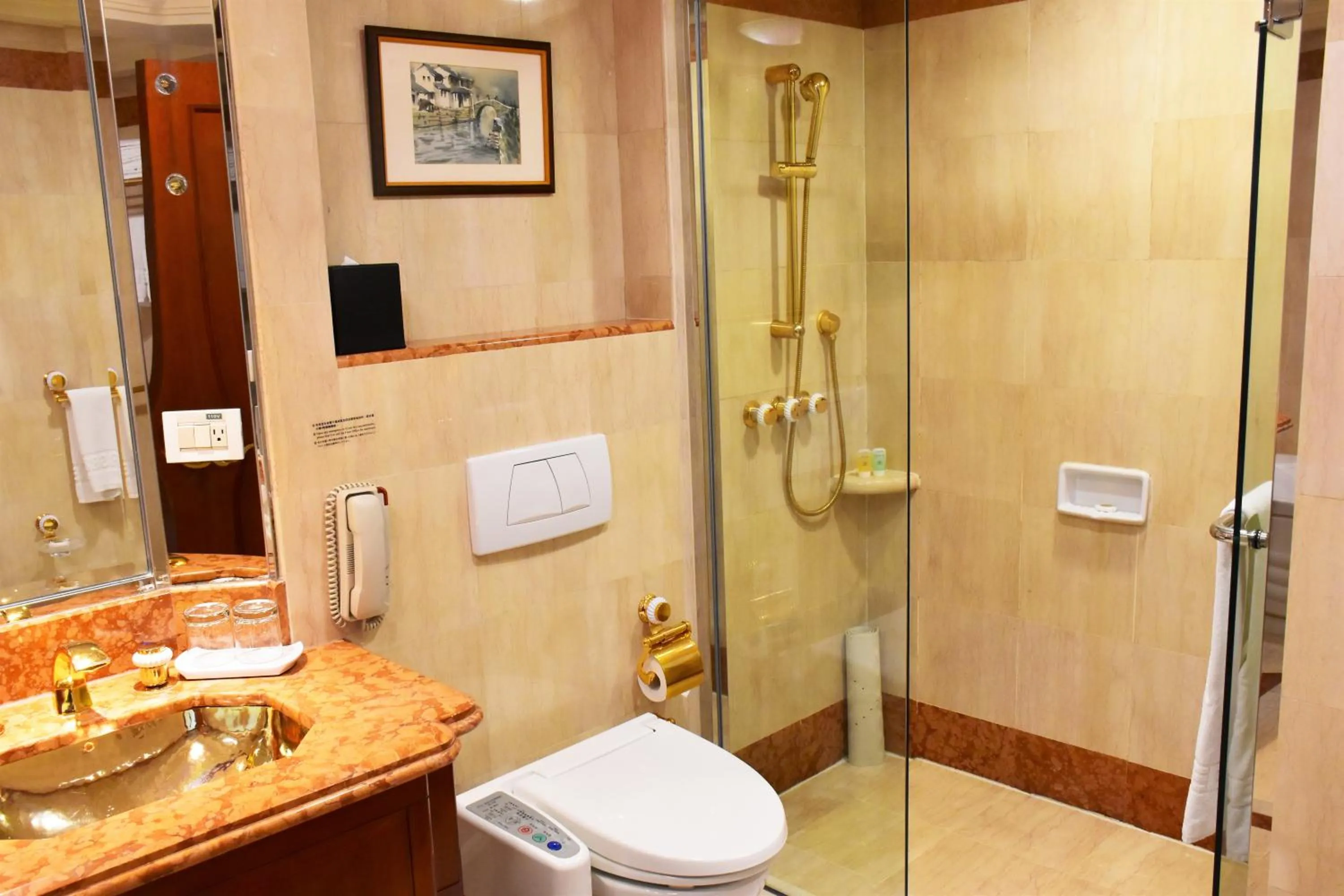 Shower in Evergreen Laurel Hotel Taipei