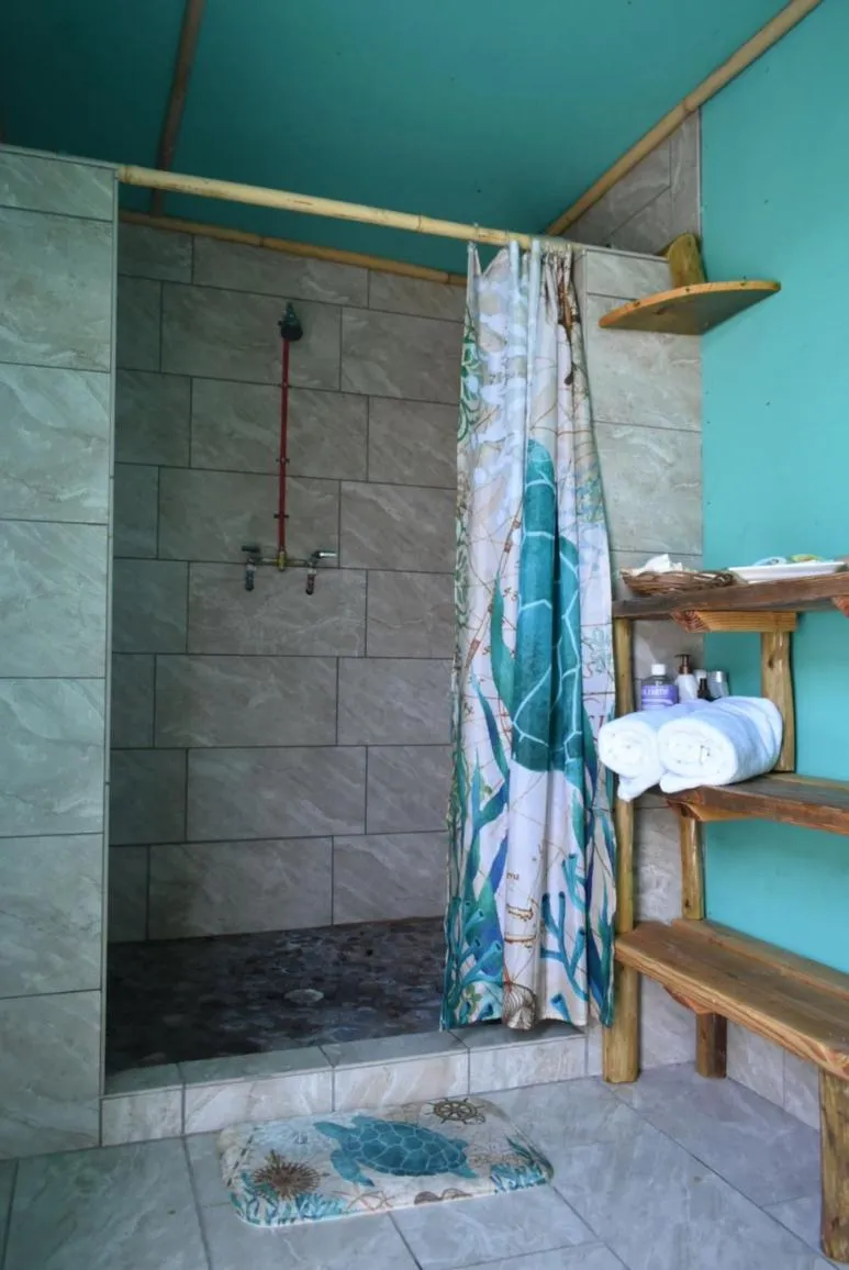 Shower in Open Gate Hostel Hawaii