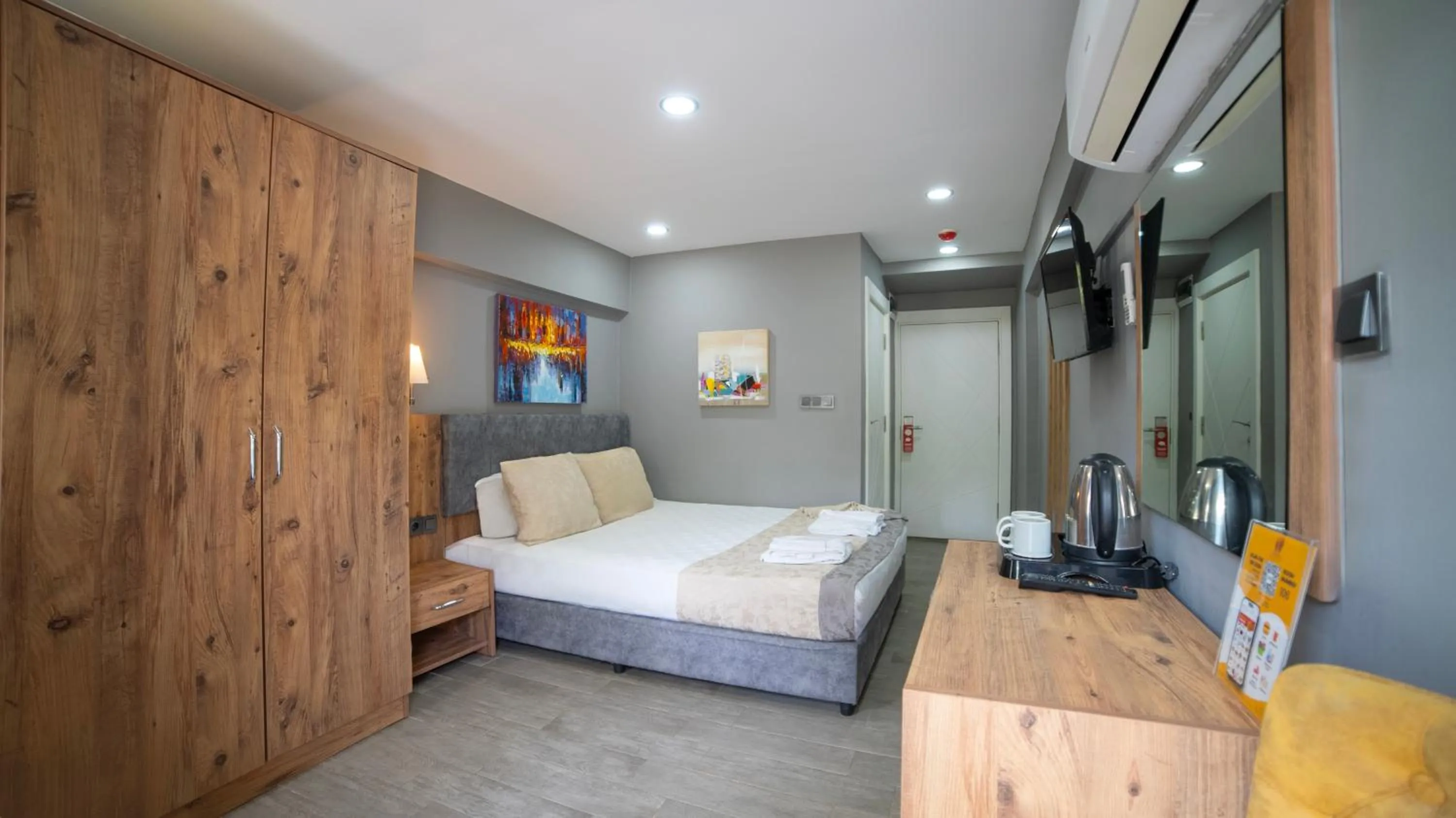 Communal lounge/ TV room, Bed in La Cactus Boutique Hotel