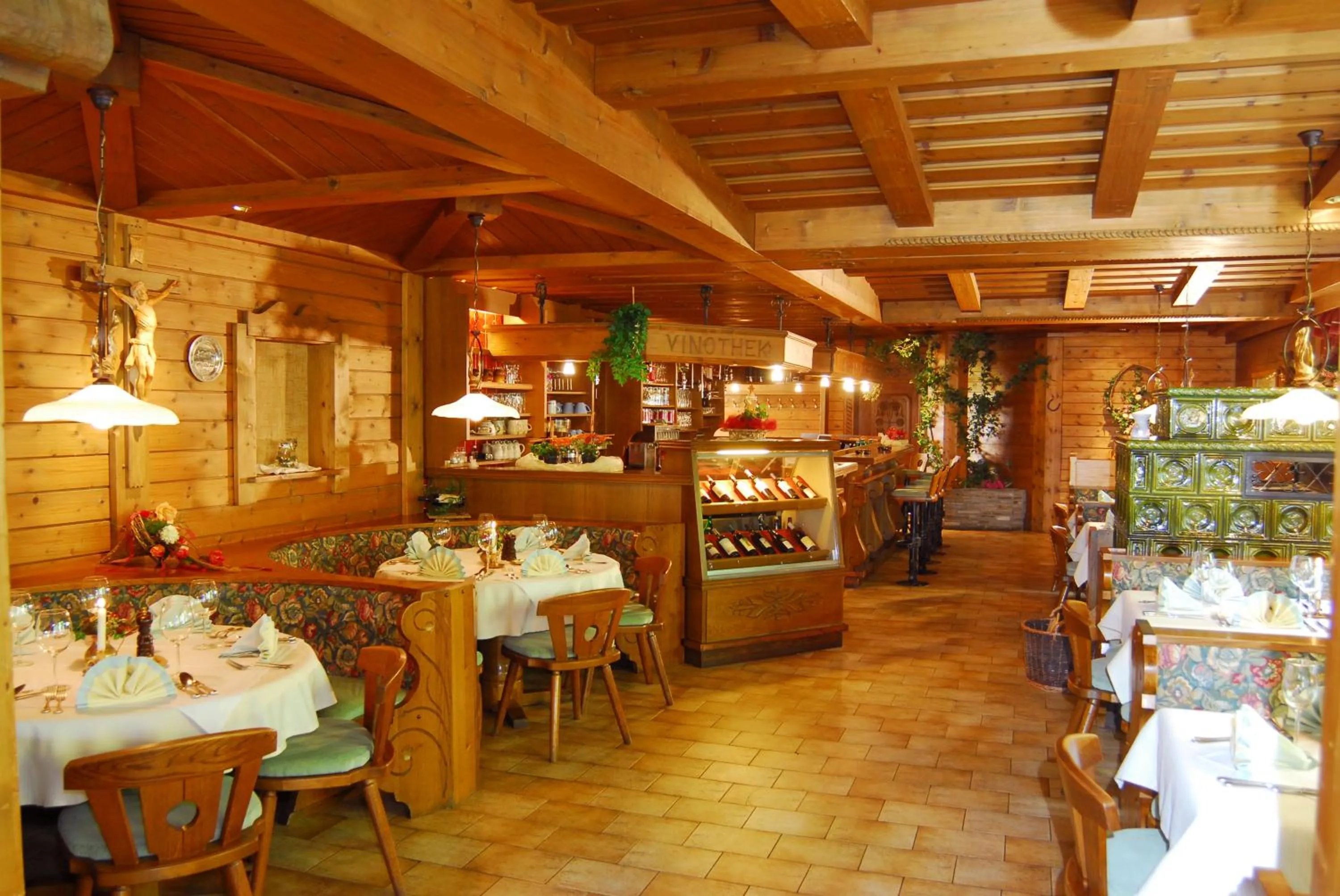 Restaurant/places to eat in Das Grünholz Aparthotel