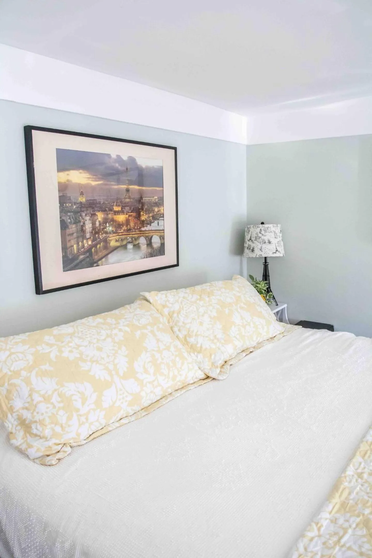 Bed in The Jypsy Inn Chambre Damour Bracebridge