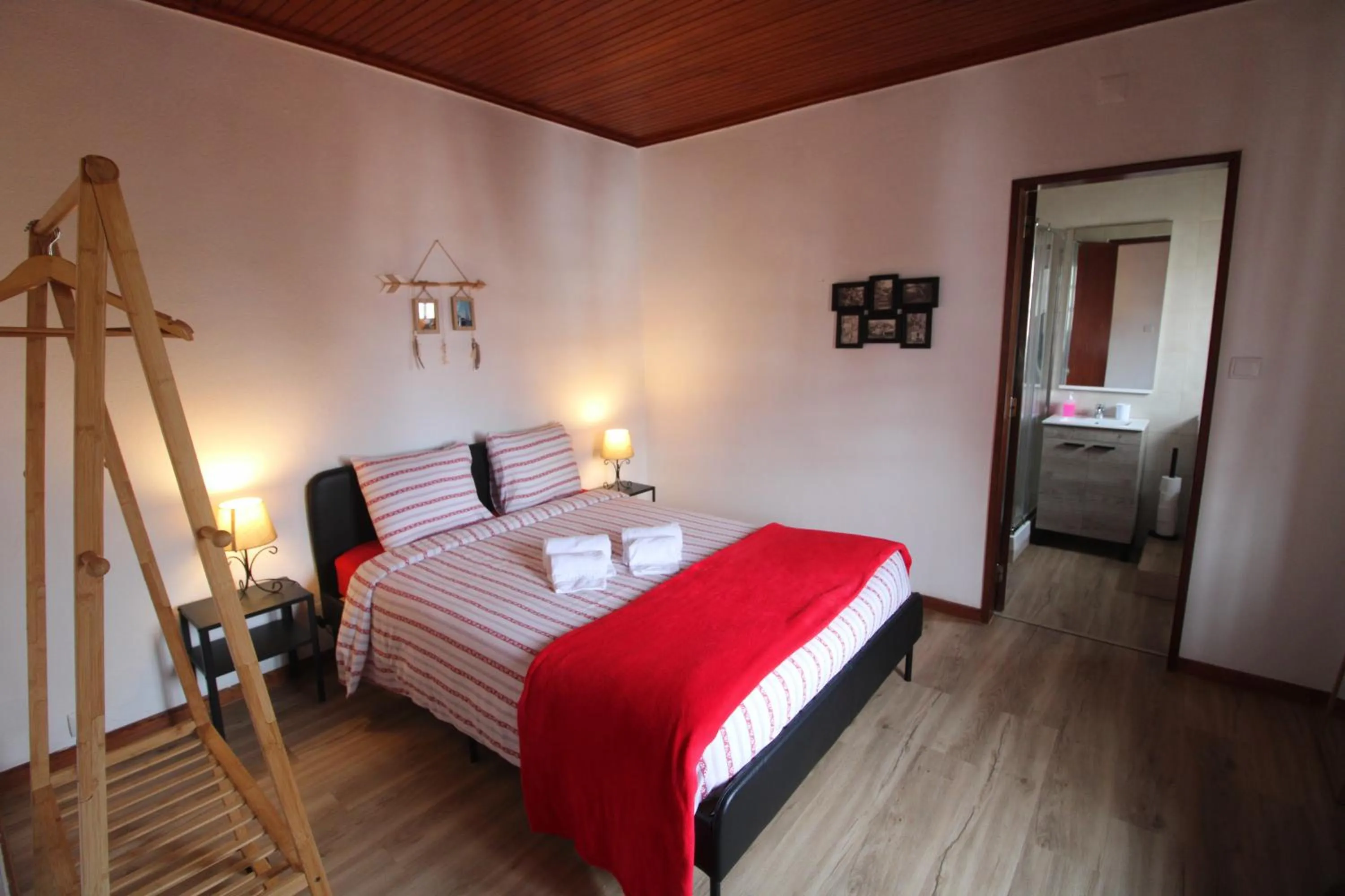 Bedroom, Bed in Casas da Biquinha