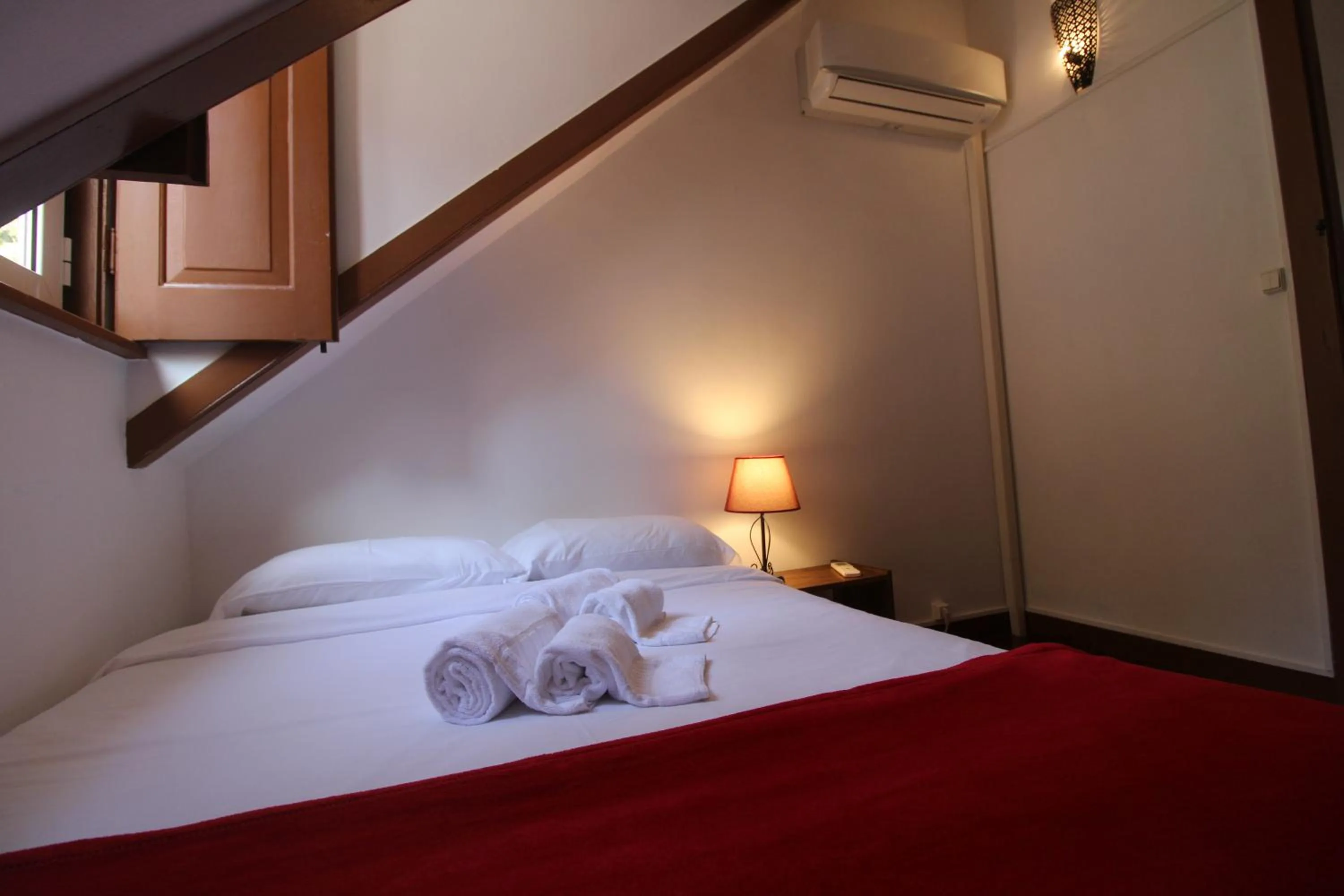 Bedroom, Bed in Casas da Biquinha