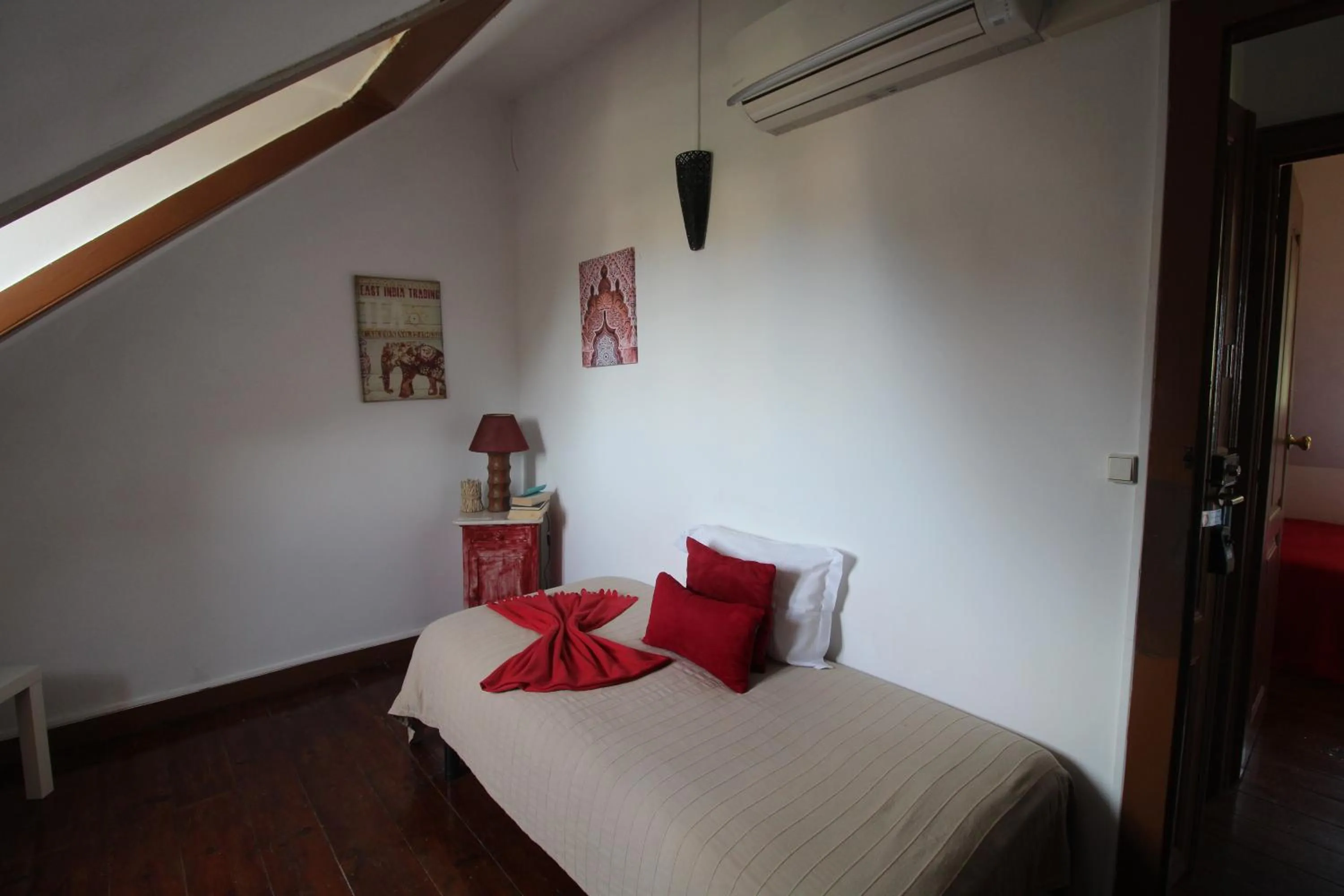 Living room, Bed in Casas da Biquinha