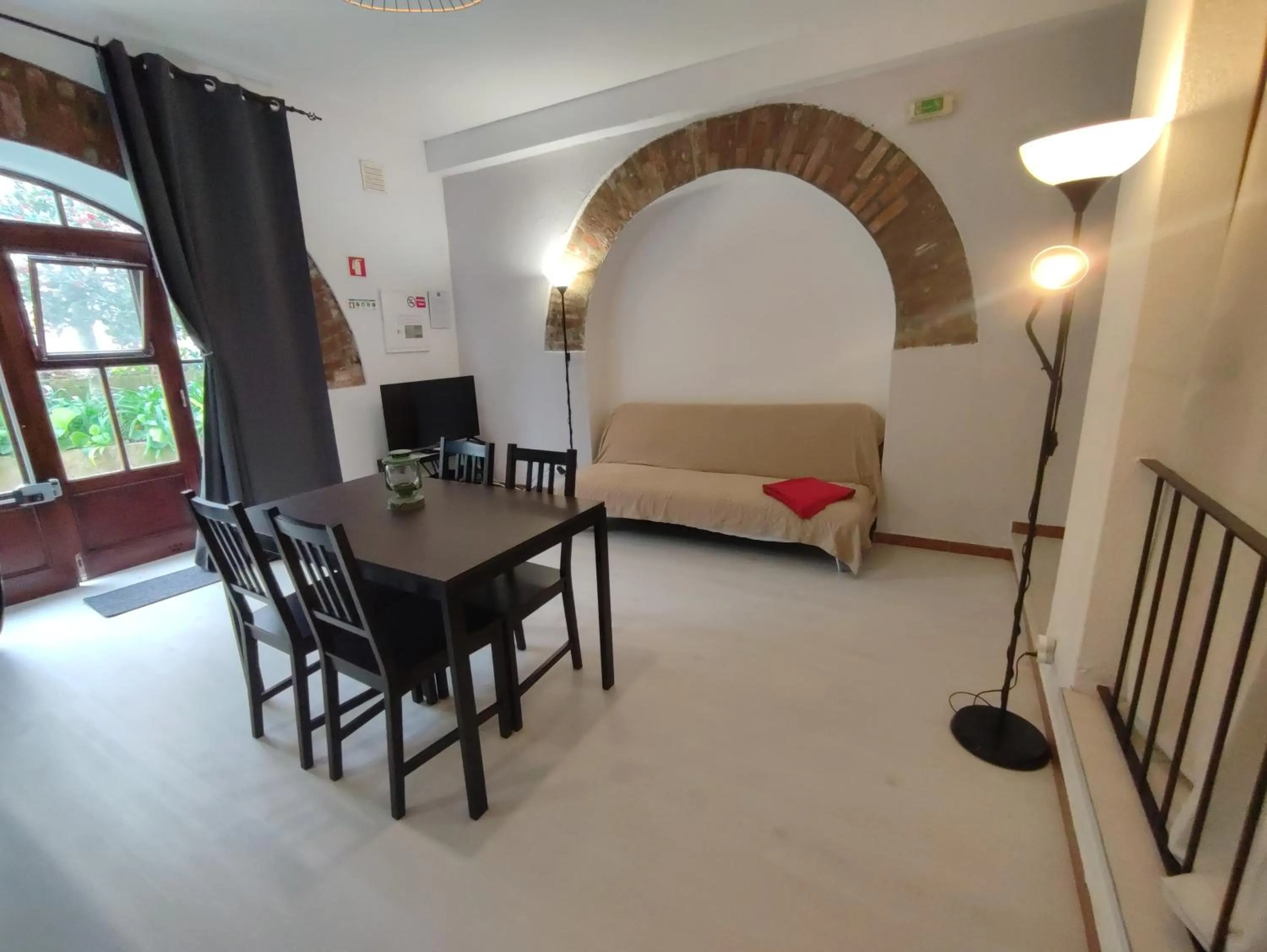 Living room, Bed in Casas da Biquinha