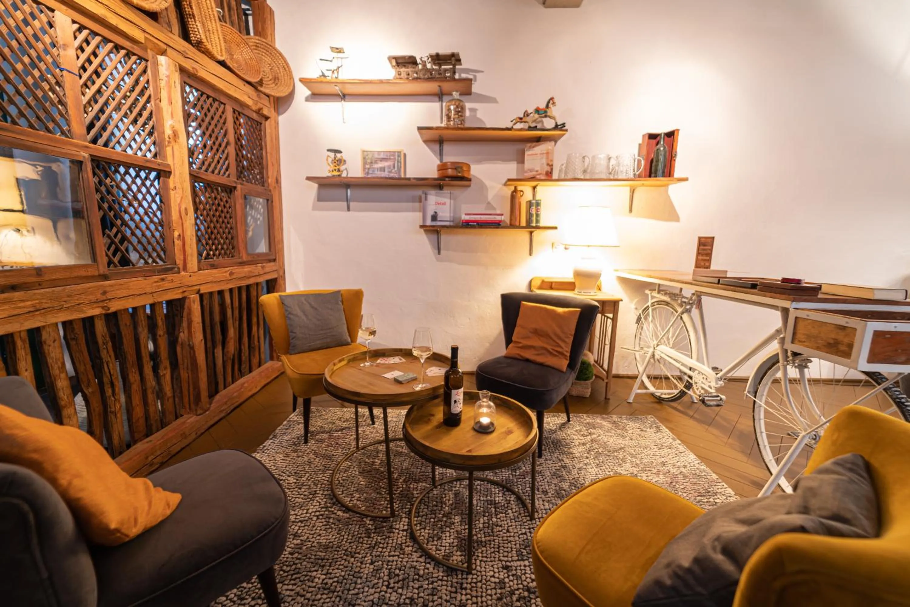 Communal lounge/ TV room in DER SCHWAN Hotel & Restaurant