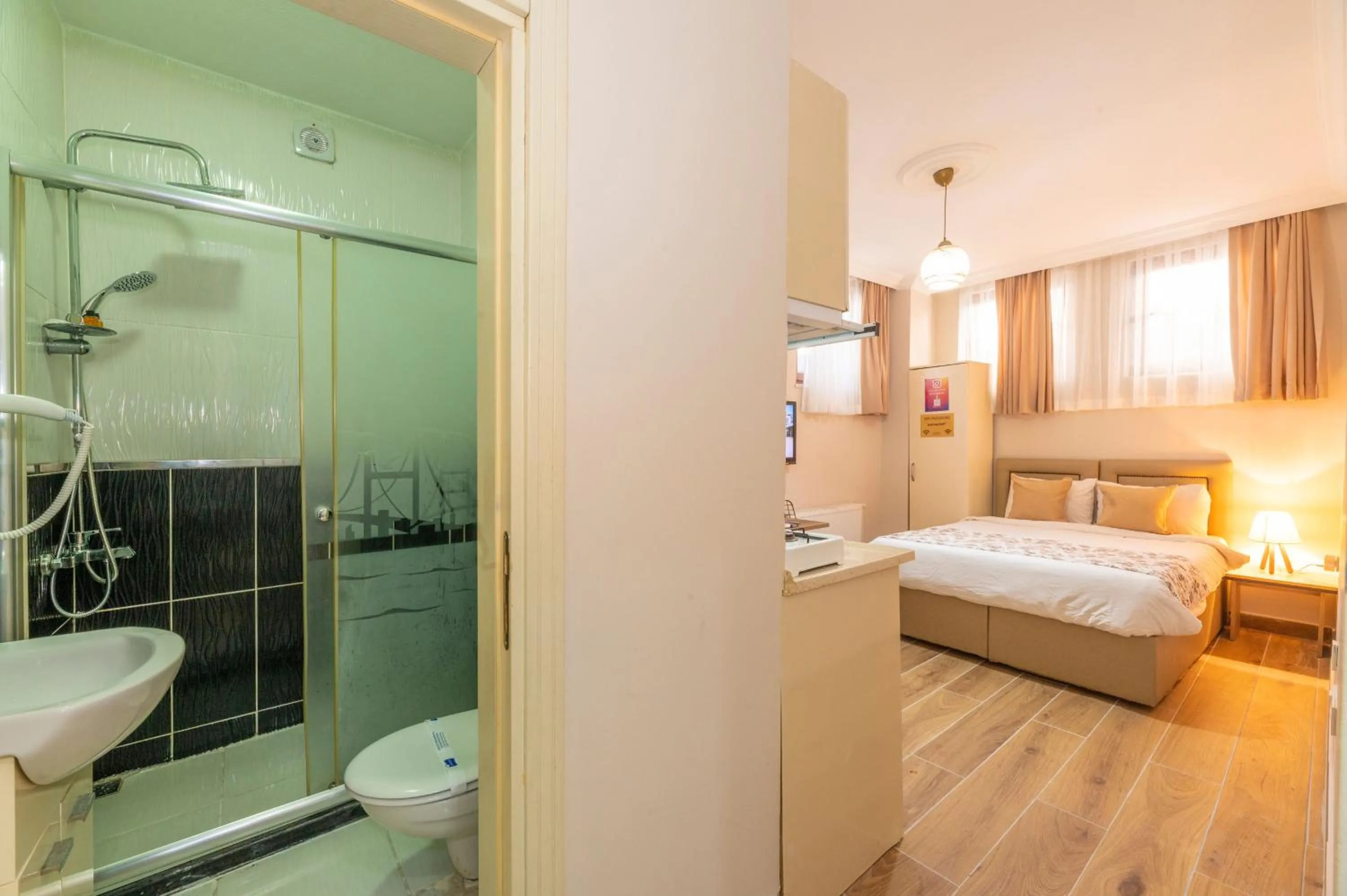 Toilet, Bed in Marida Residence - Istanbul Taksim
