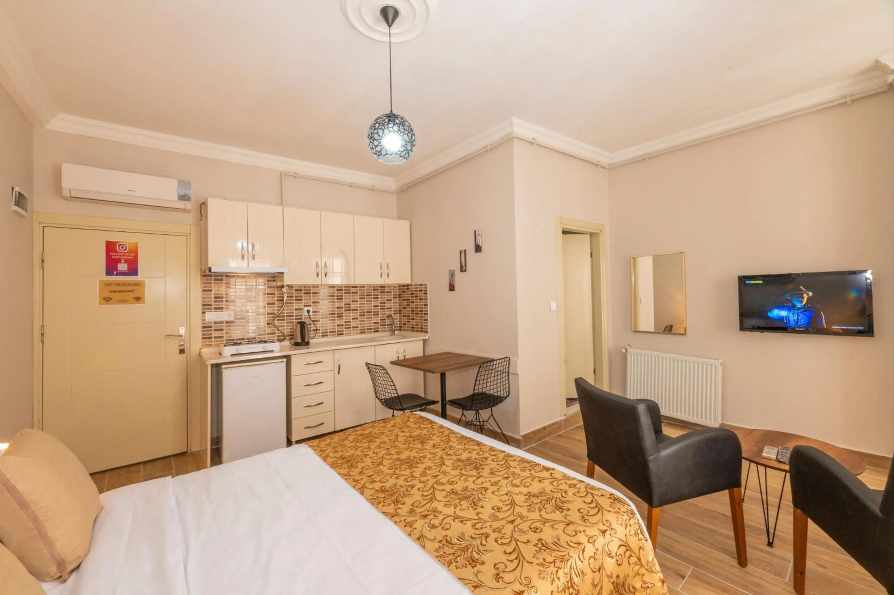 Photo of the whole room in Marida Residence - Istanbul Taksim