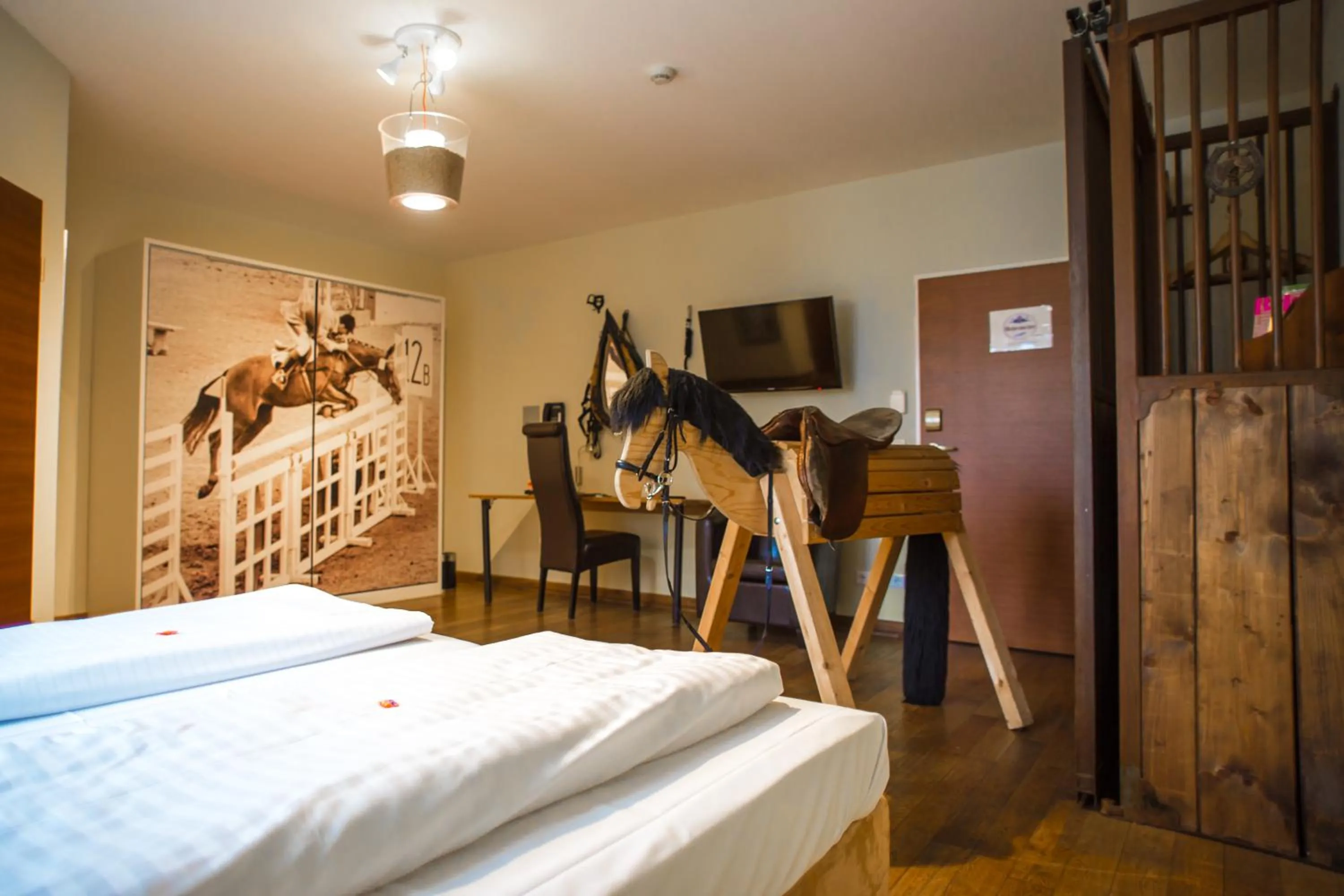 Bedroom, Bed in Landhotel Beverland bei Münster