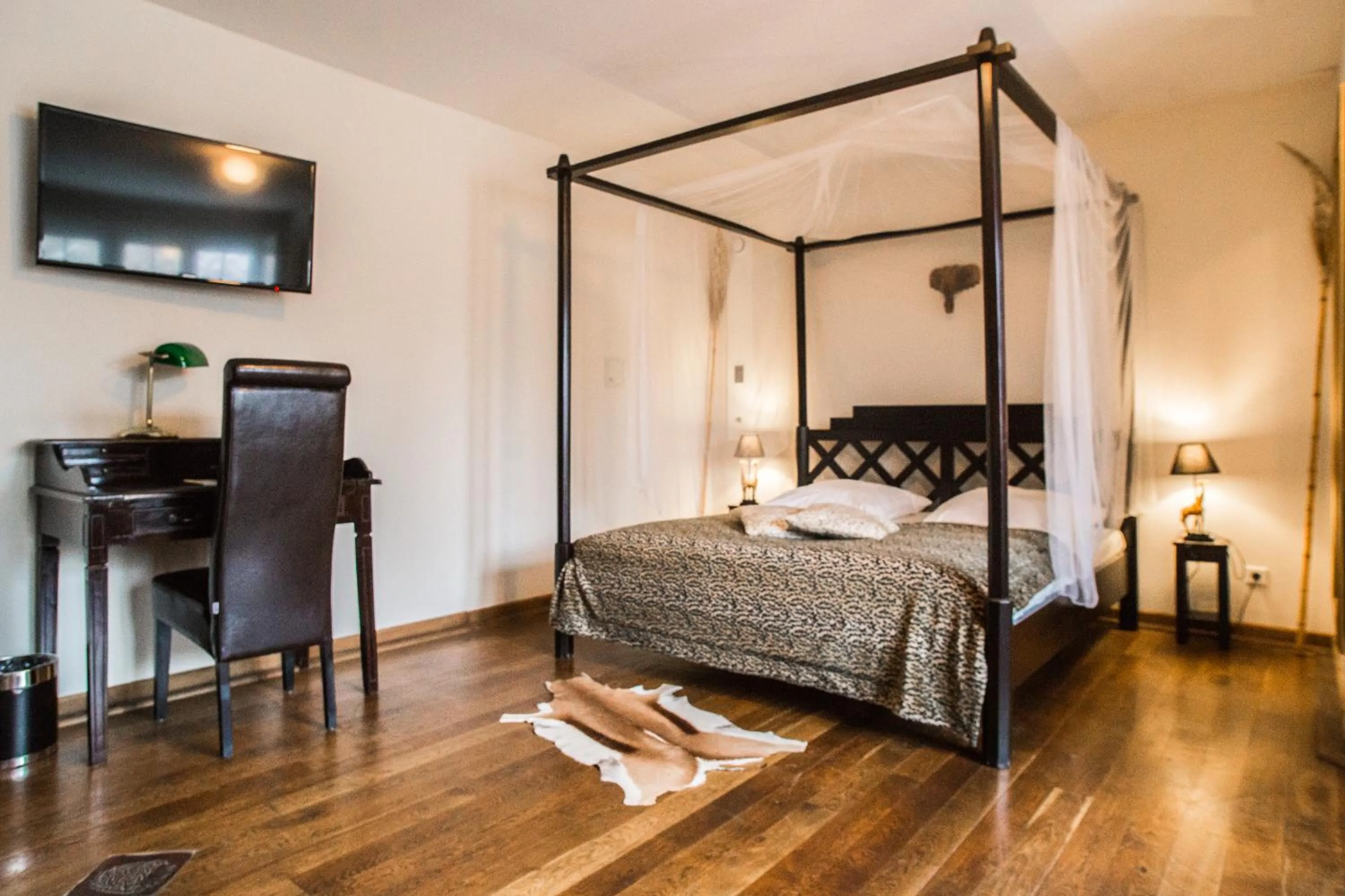 Photo of the whole room, Bed in Landhotel Beverland bei Münster