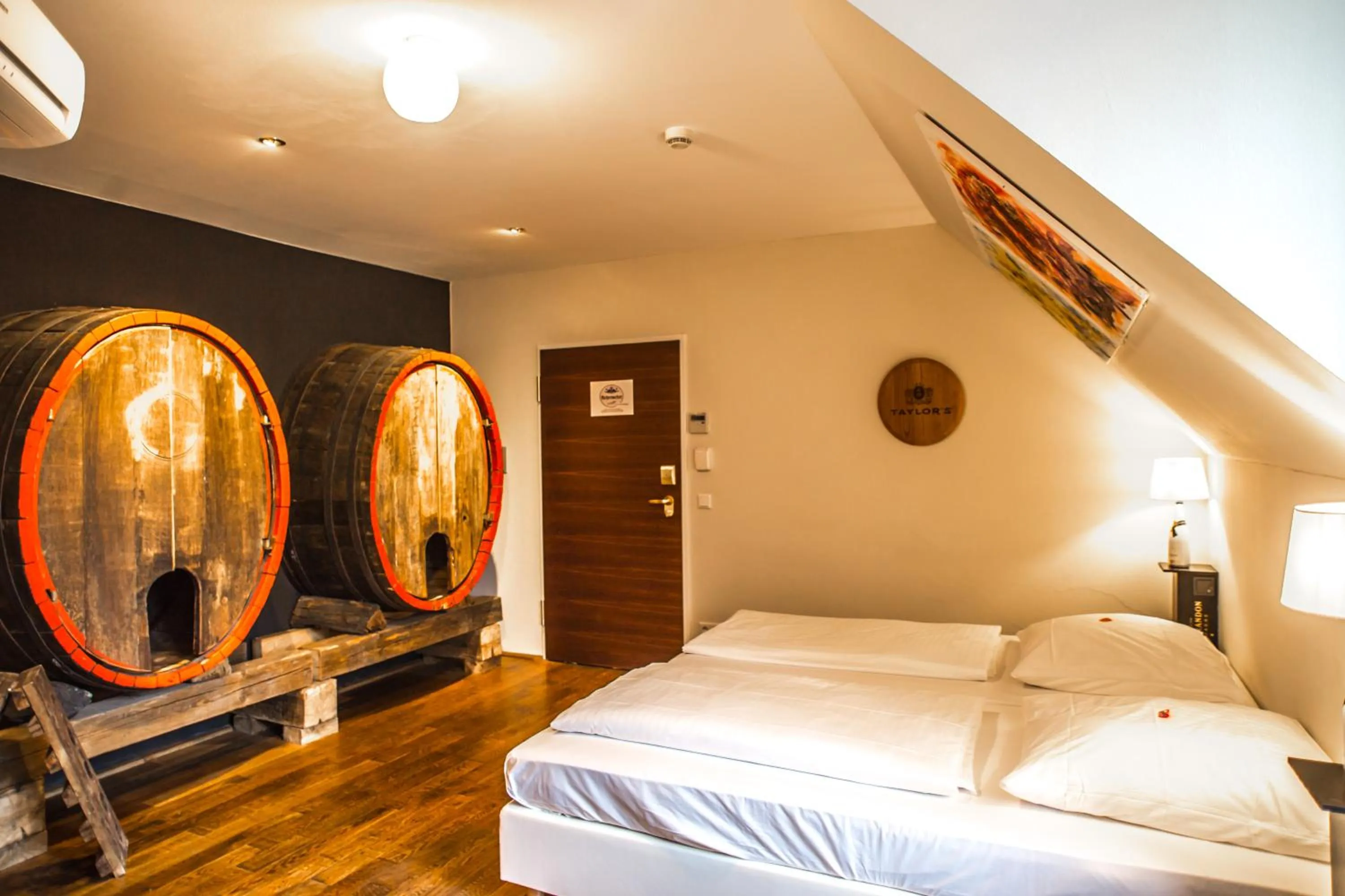 Photo of the whole room, Bed in Landhotel Beverland bei Münster