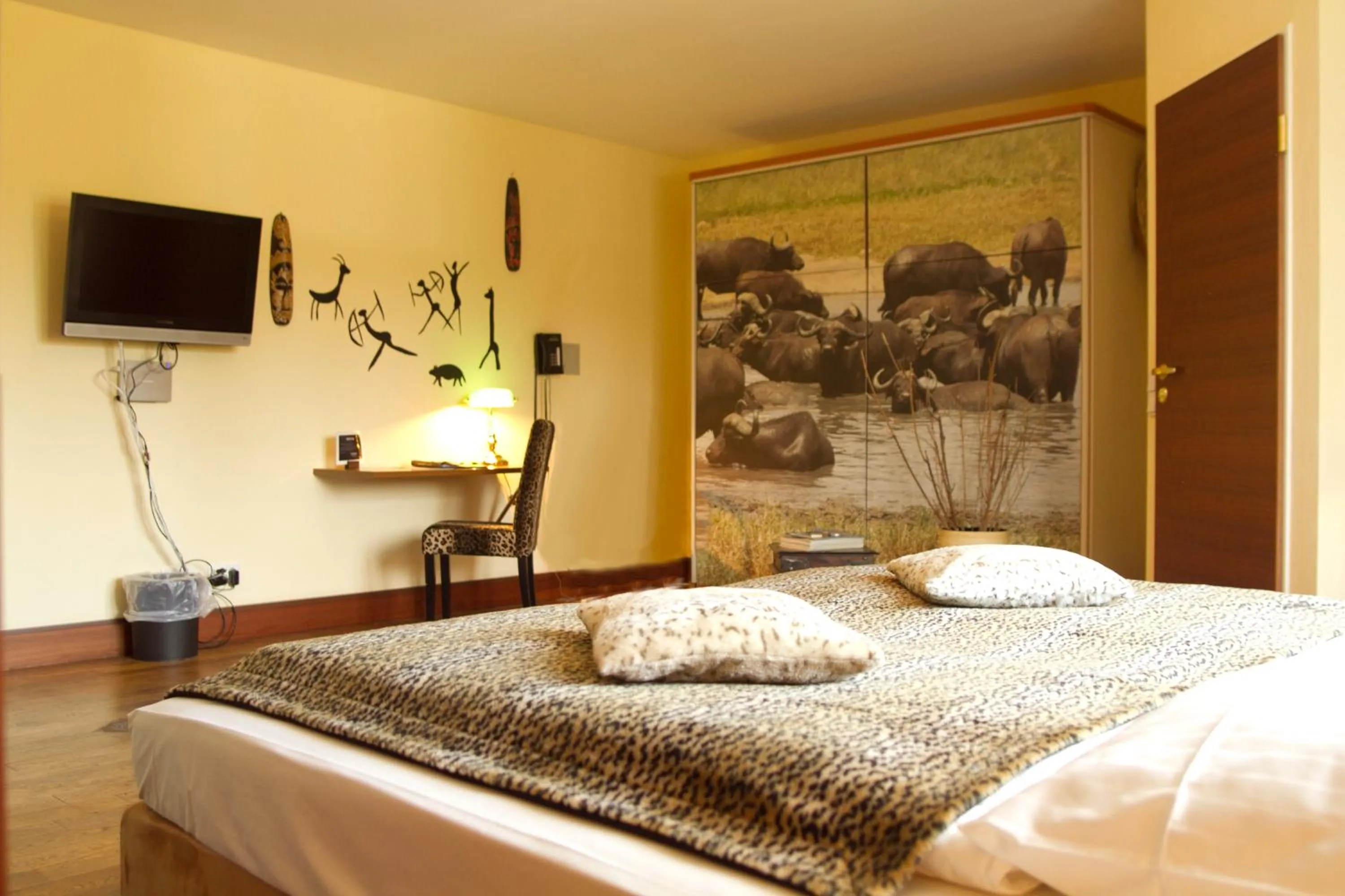 Photo of the whole room, Bed in Landhotel Beverland bei Münster