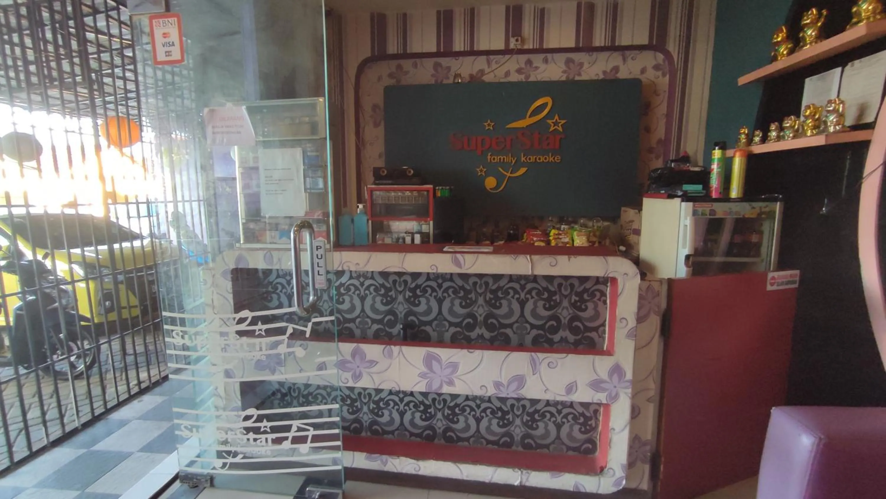 Lobby or reception in Superstar Residence Tomohon Redpartner