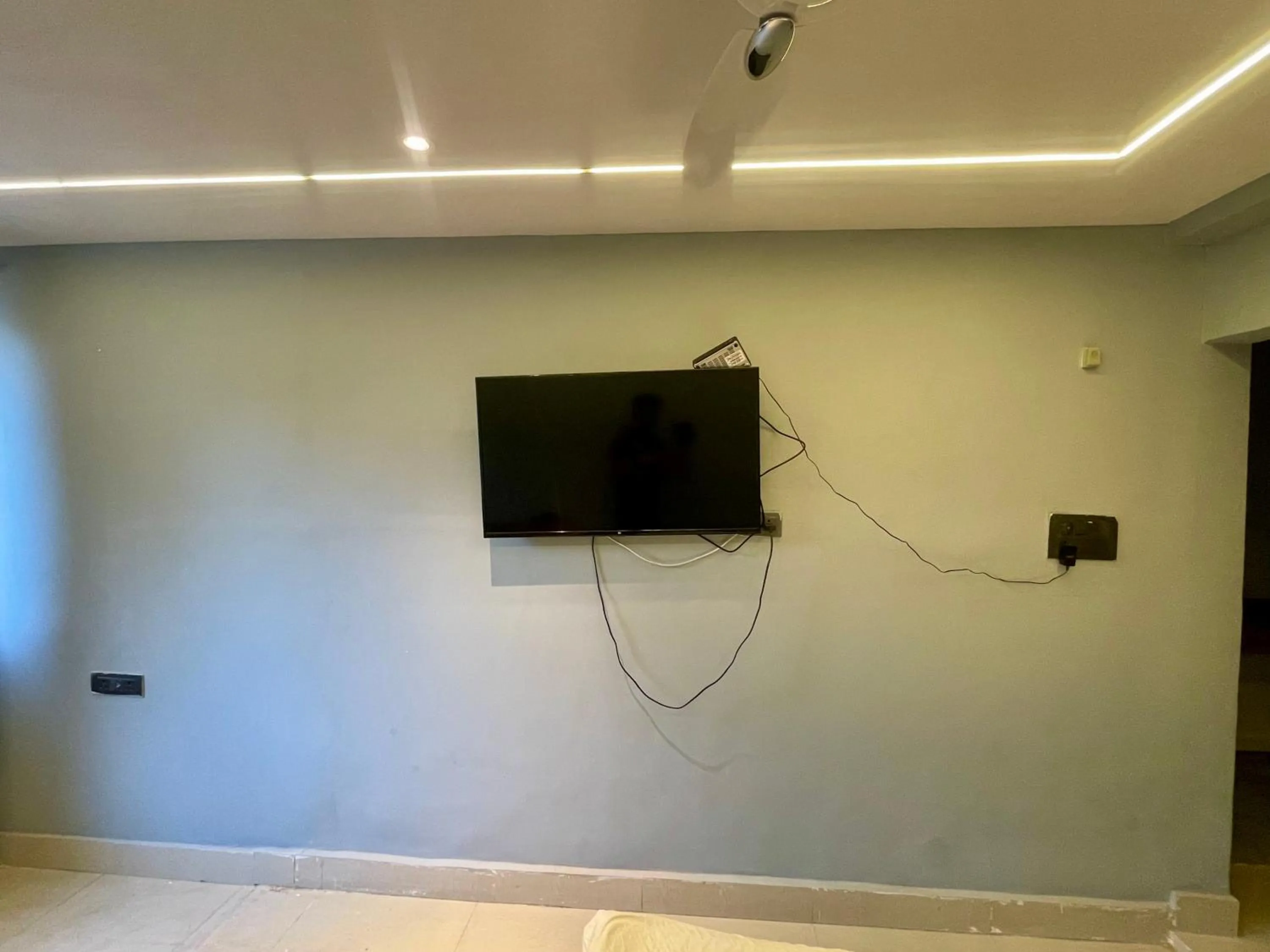 Property building, TV/Entertainment Center in Hotel Himgiri